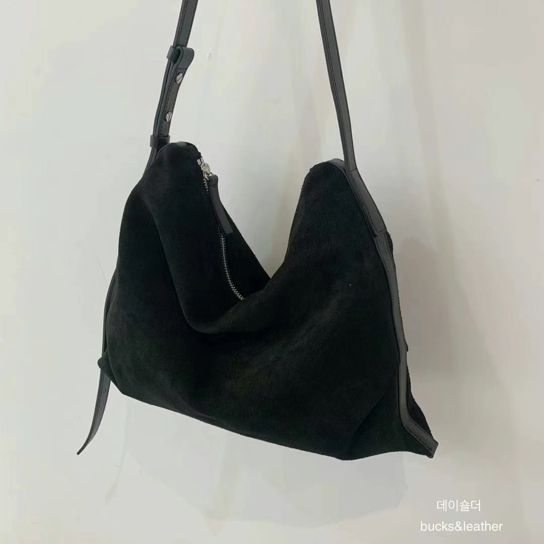 B2  BEST!Bucks&Leather 每次開團都熱賣的皺皺包 大款23