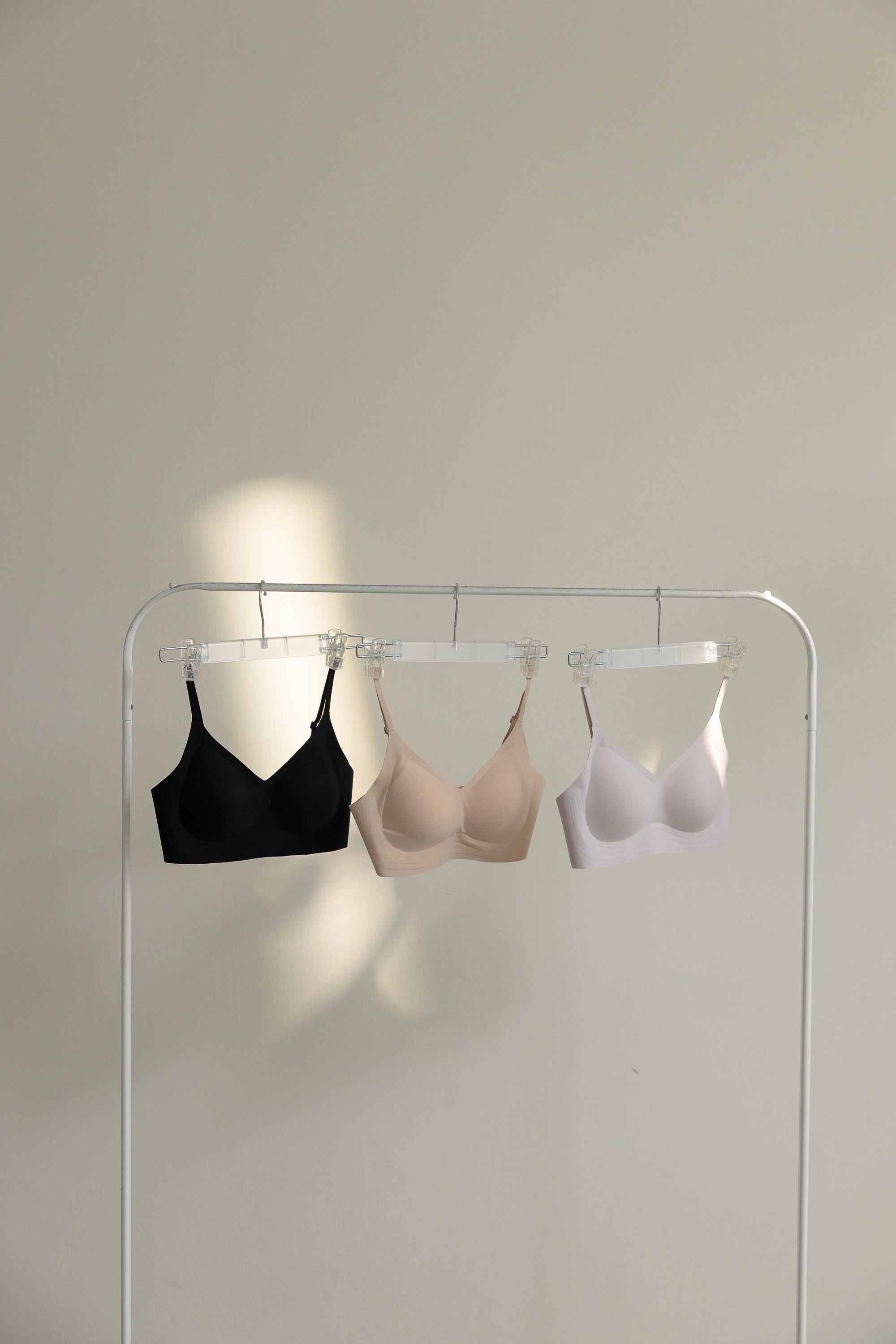 O'SOME｜百搭V領背扣裸感內衣