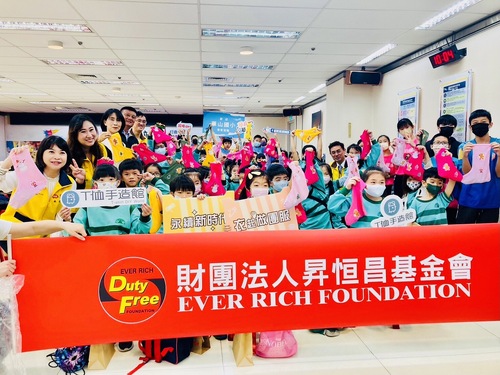 惜福衣」也可以變成「聖誕惜福襪」！T 恤手造館攜手昇恆昌創意滿分