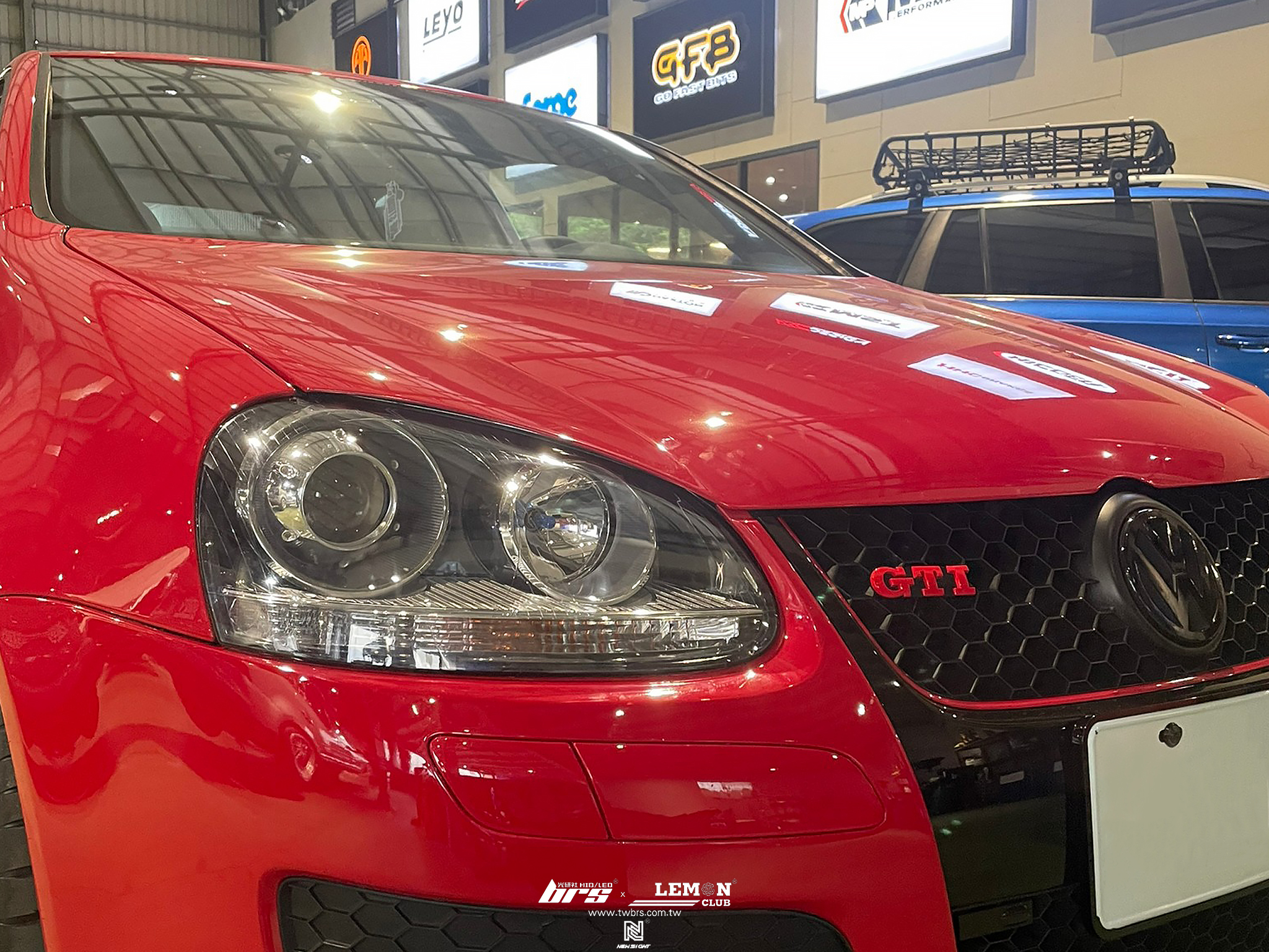 Volkswagen Golf 5 GTI 安裝 魚眼大燈總成