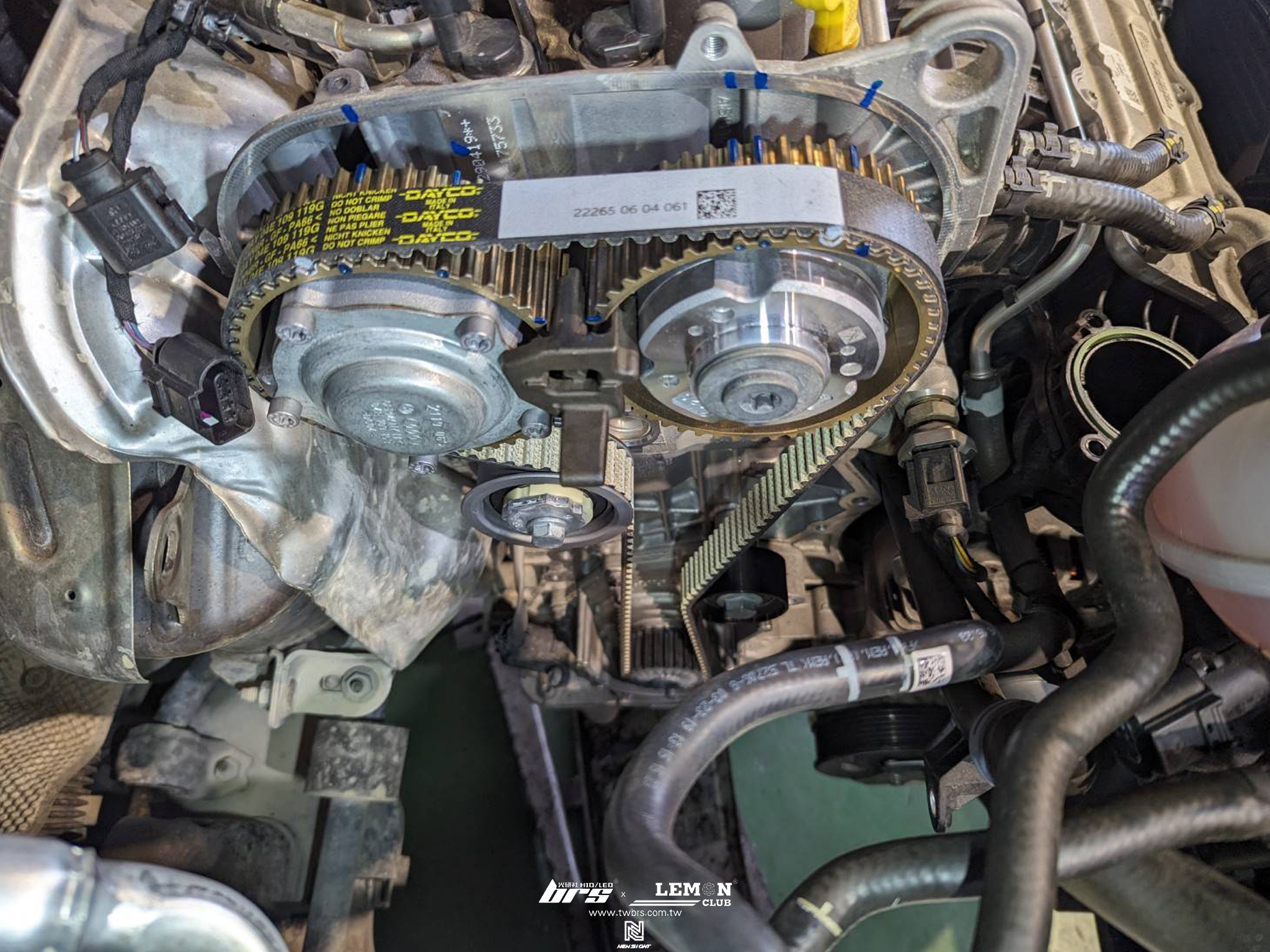 Skoda Octavia 保養(萊茵機油5W30+原廠進氣濾芯+原廠火星塞+正時皮帶+惰輪+DOT4號剎車油)+前Brembo288x25碟盤+前Brembo來令片(紅皮)