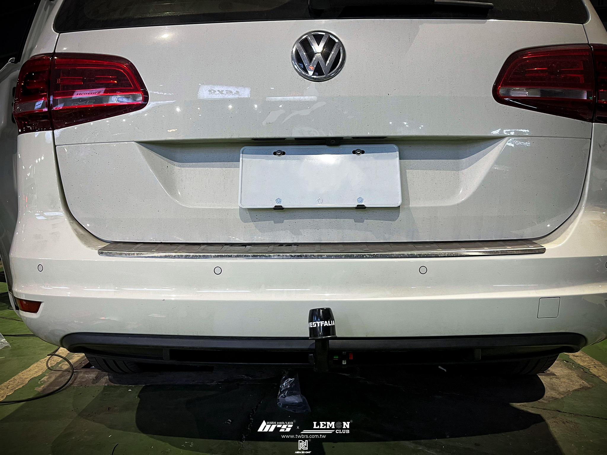 Volkswagen Sharan 安裝 Westfalia 快拆式拖車勾