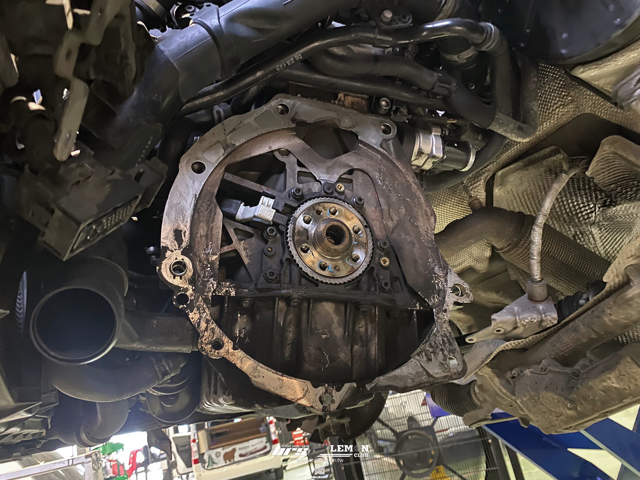 Volkswagen Touran 安裝 LUK副廠飛輪+軸承+DQ 200閥體總成