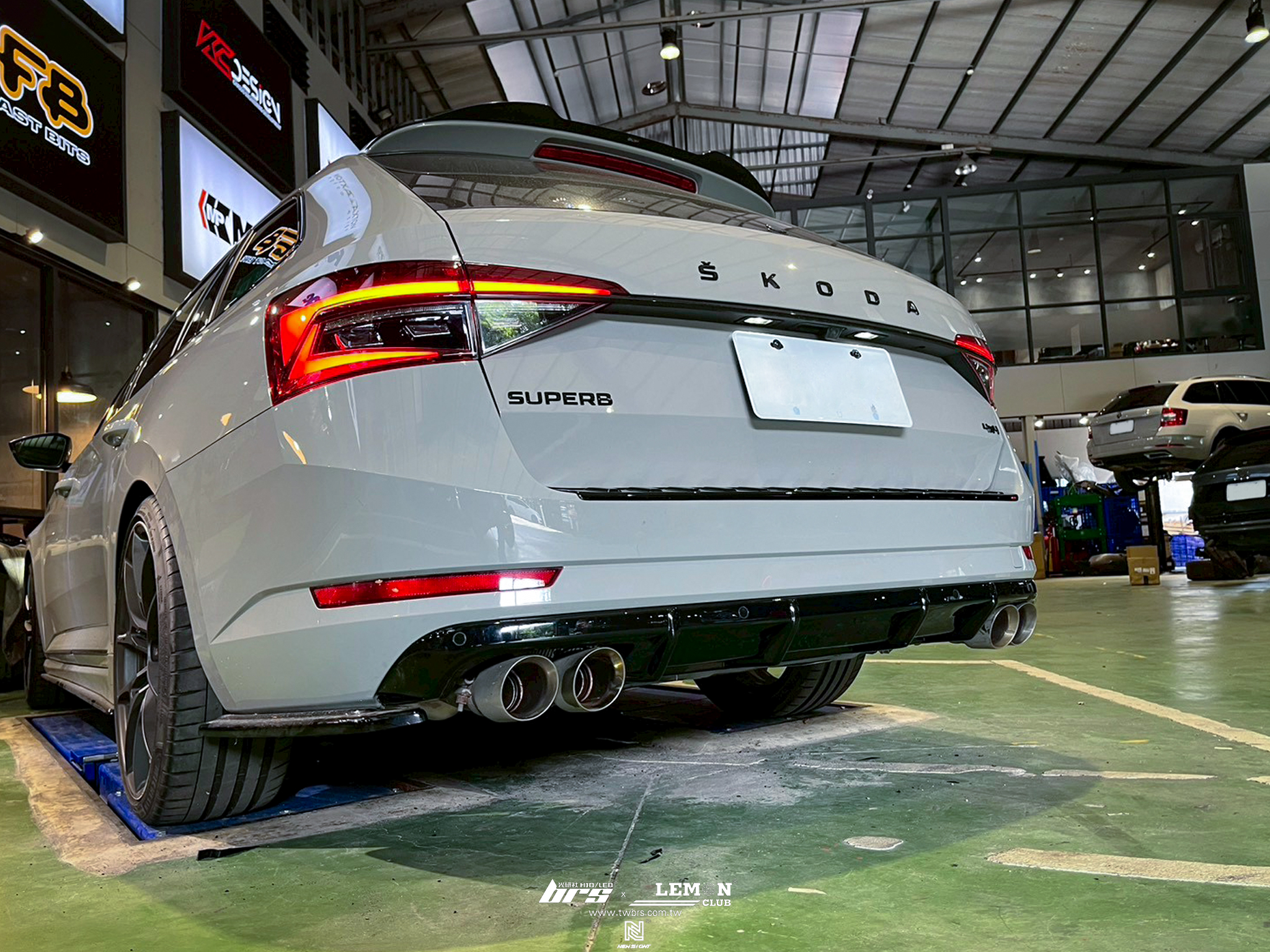 Skoda Superb MK3.5 安裝 類RT後下擾流