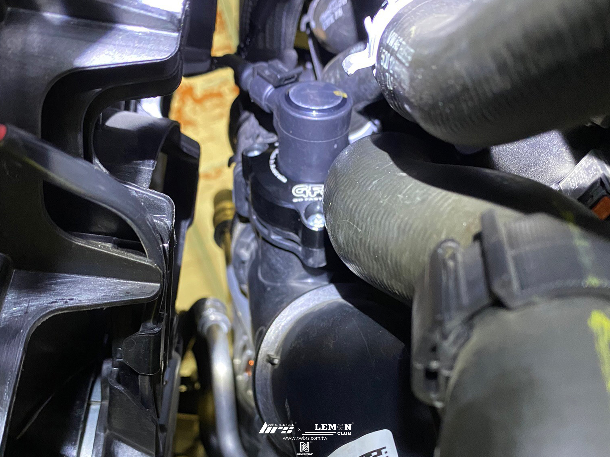 Volkswagen Golf 8R 安裝 GFB DV+ VAG 雙導式強化內洩式洩壓閥