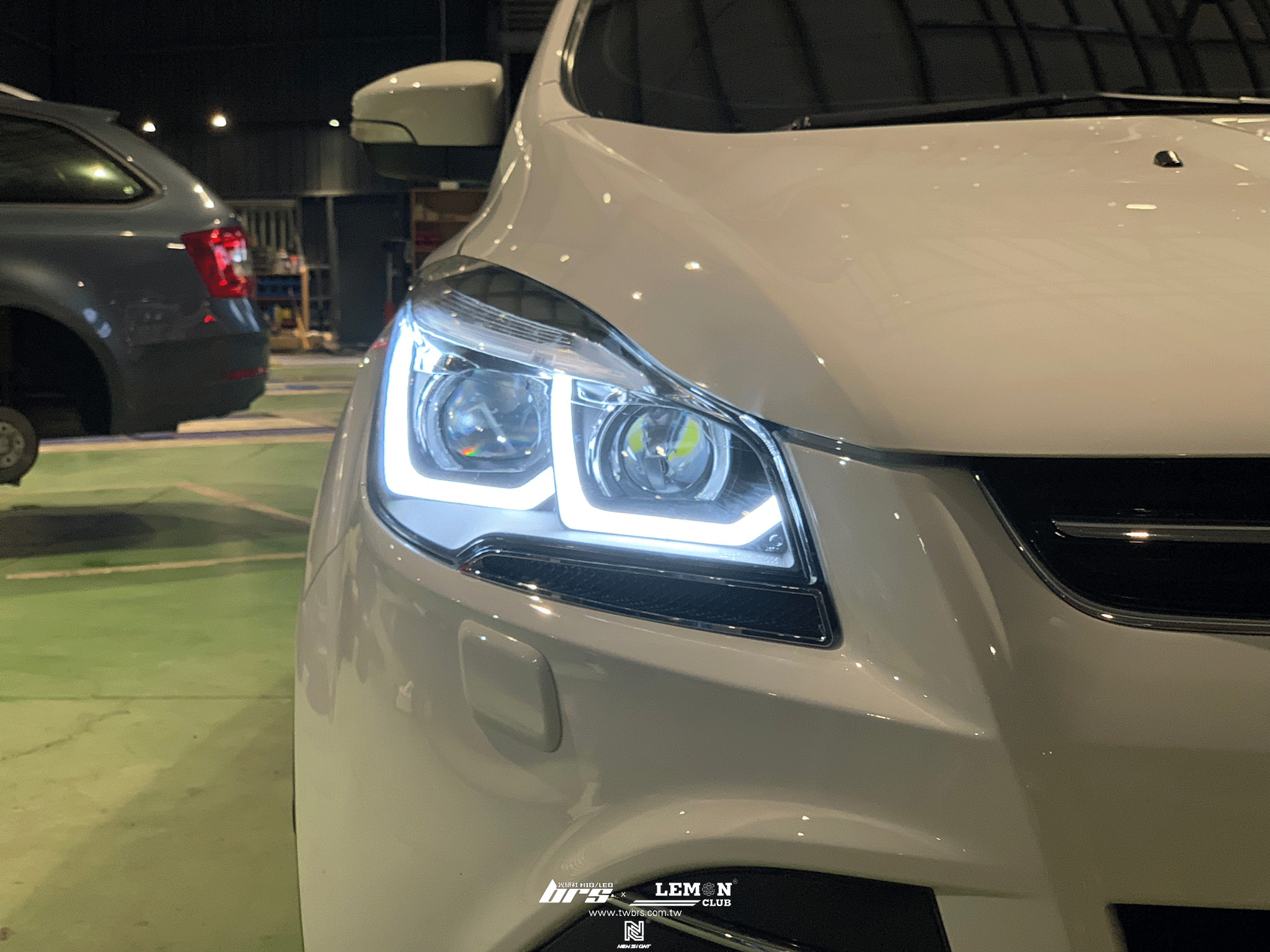 Ford Kuga 安裝 導光雙U大燈總成