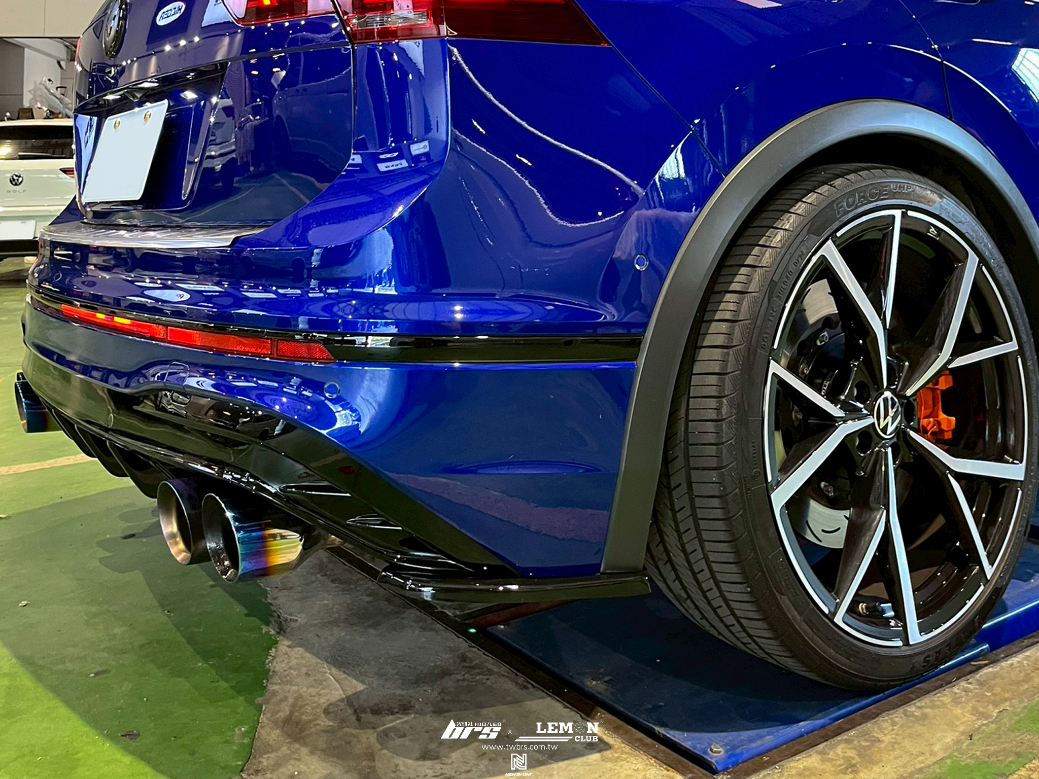 Volkswagen Tiguan R 安裝 專用類MAX雙層前下巴+專用類MAX後下擾流+專用類MAX後下包角+Leyo碳纖維換檔頭組