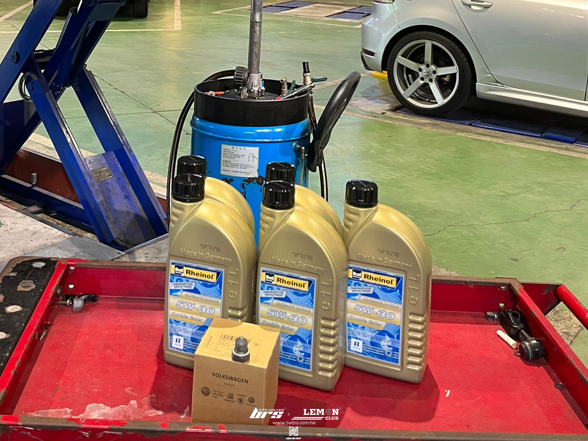 Skoda Octavia 保養(萊茵機油5W30+原廠洩油螺絲+墊片+原廠機油芯)