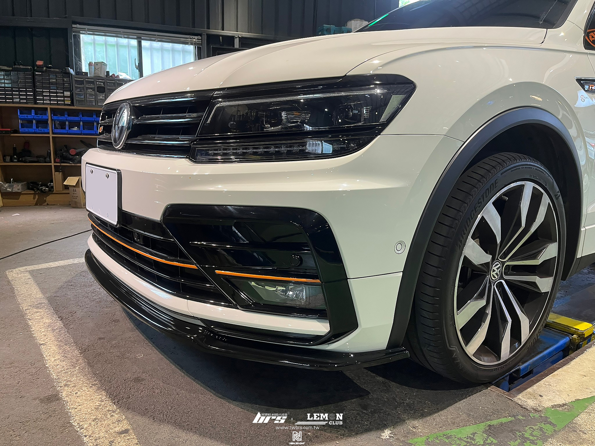 Volkswagen New Tiguan R-Line 安裝 類MAX前下巴
