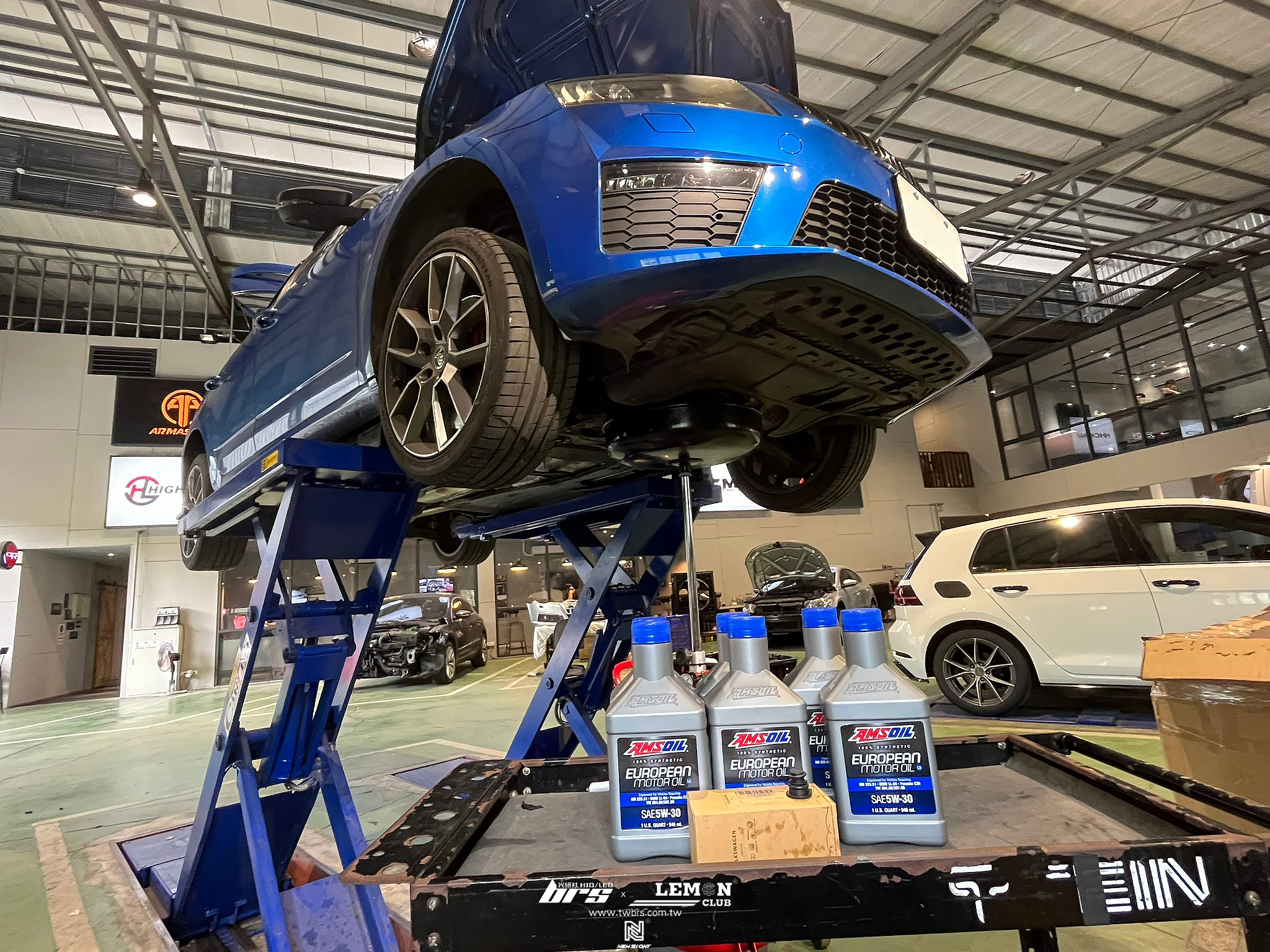 Skoda Octavia 保養(AMSOIL 機油 5W30+原廠機油芯+原廠洩油螺絲+原廠變速箱濾芯)+底盤蓋