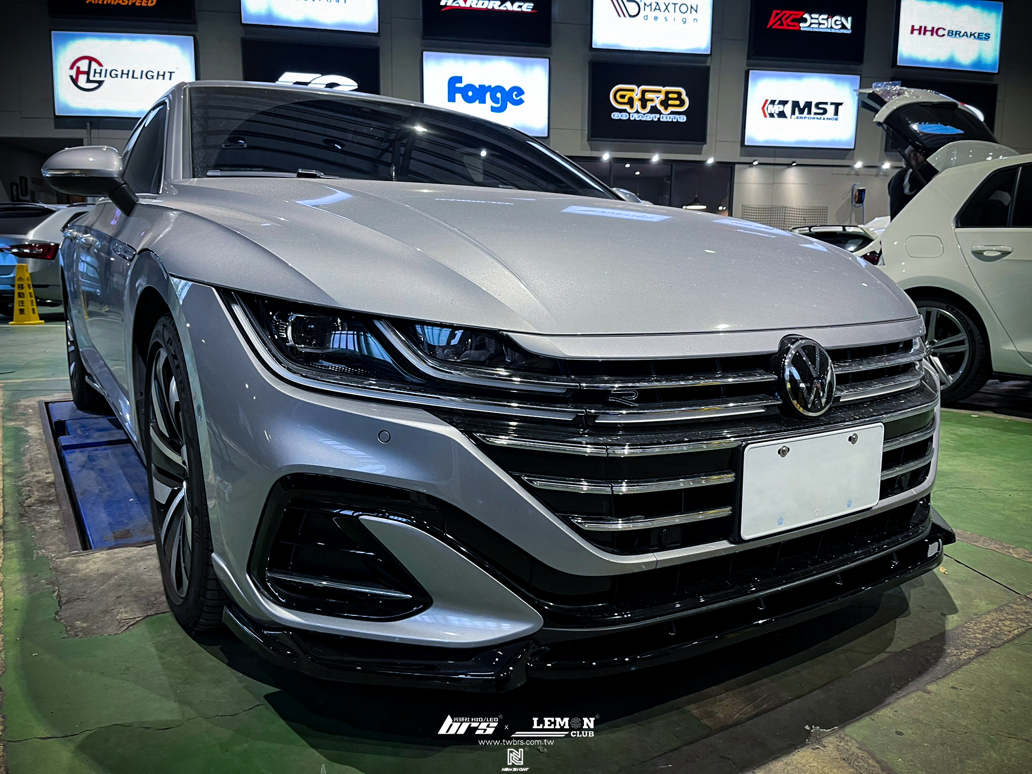 Volkswagen Arteon Shooting Brake R-Line 安裝 類MAX尾翼-V1+類MAX後下包角+類MAX前下巴++類MAX側裙+類MAX後下擾流