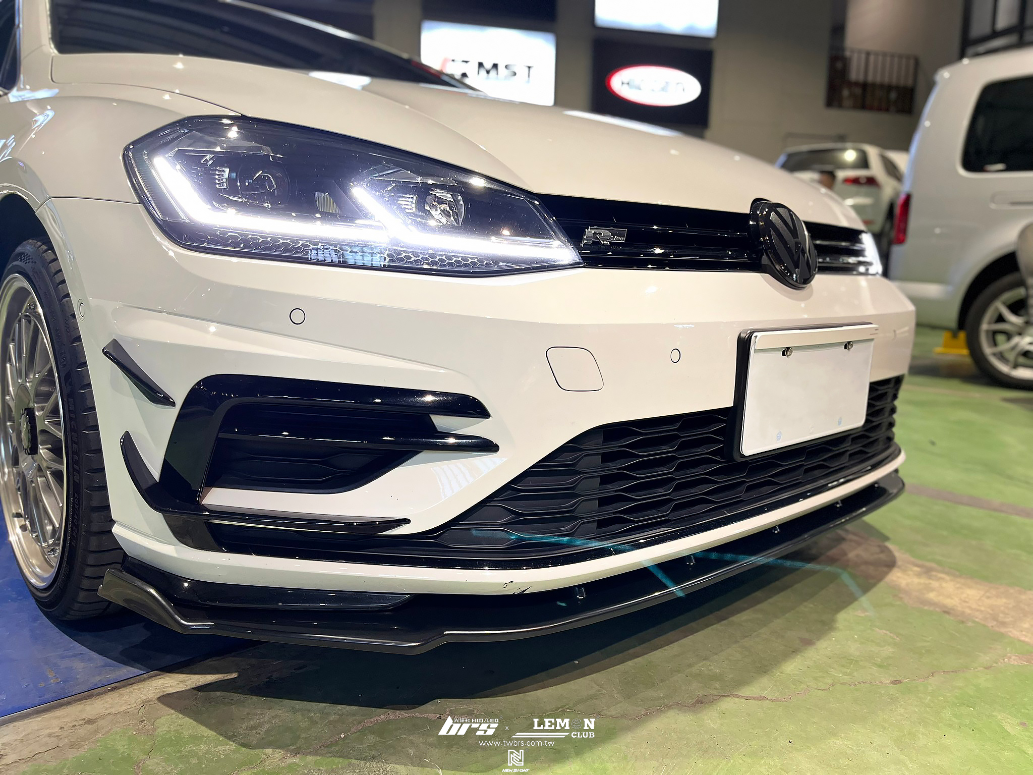 Volkswagen Golf 7.5 R 安裝 類MAX前下巴