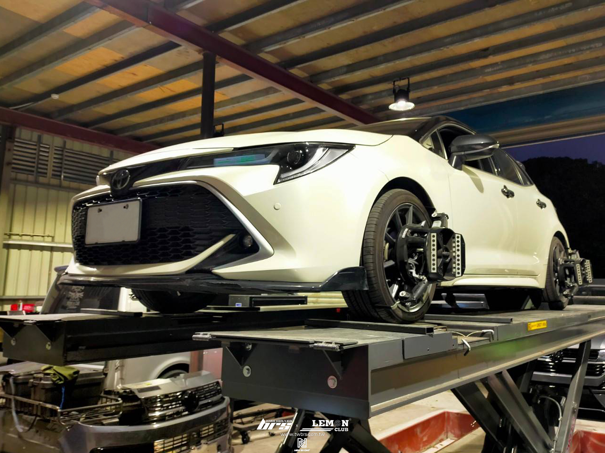 Toyota Auris 安裝 D2道路版高低軟硬桶身可調避震器+後避震器原廠上座+HUNTER 3D電腦四輪定位