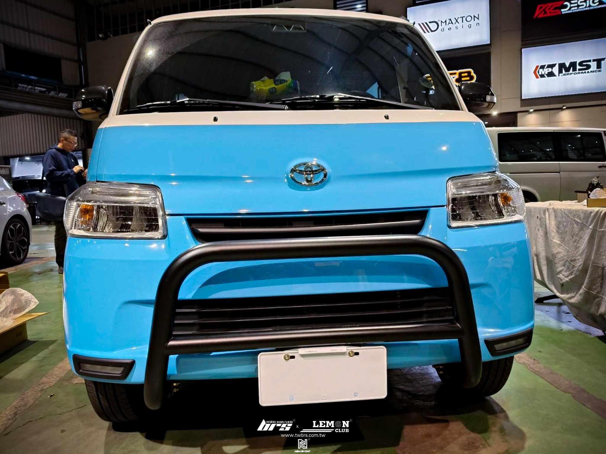 Toyota Town Ace 安裝 前保桿防撞桿+後保桿防撞桿