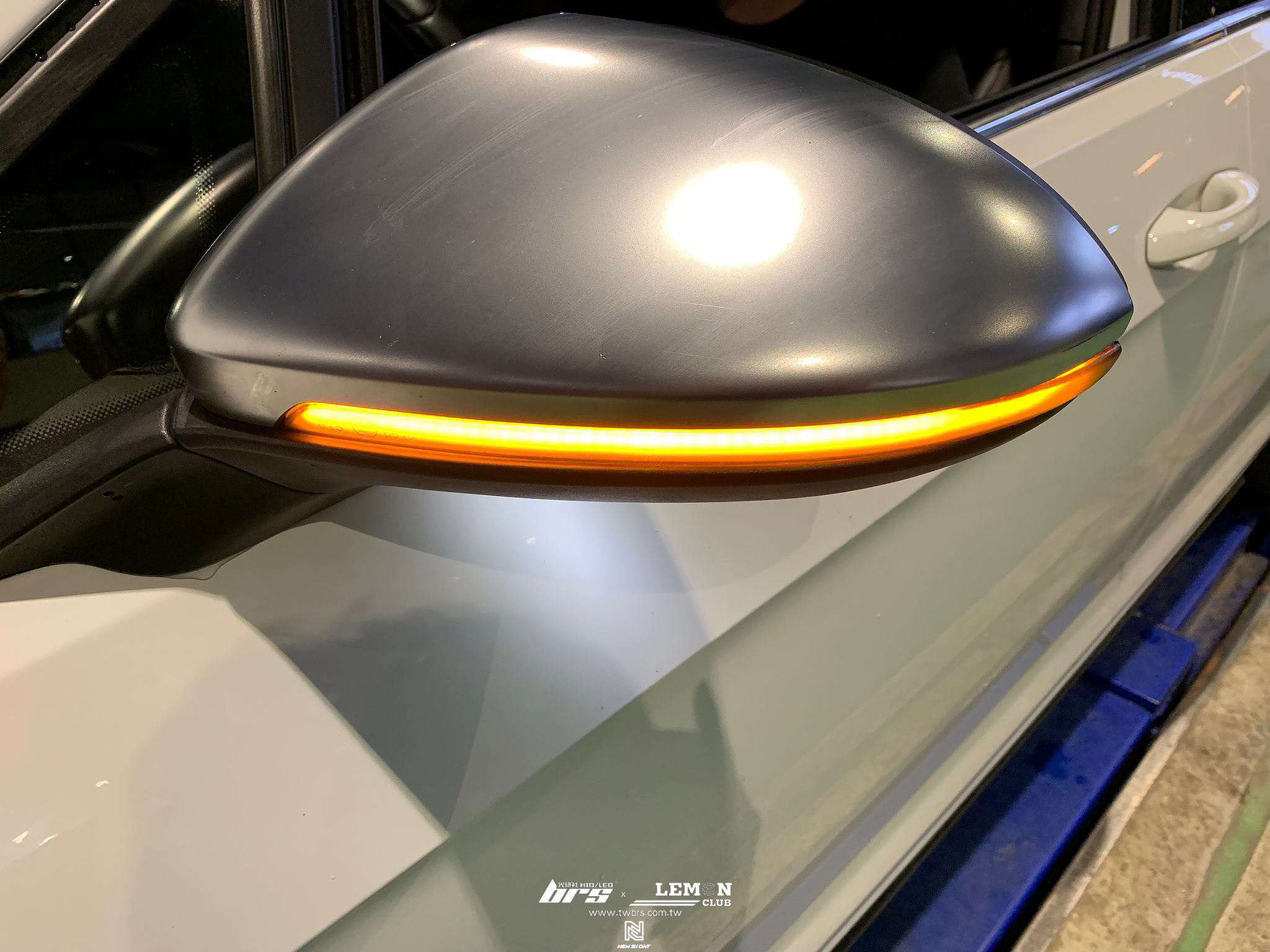 Volkswagen Golf 7 安裝 後視鏡流水方向燈+前後黑標+後座USB充電座+GFB外洩式洩壓閥