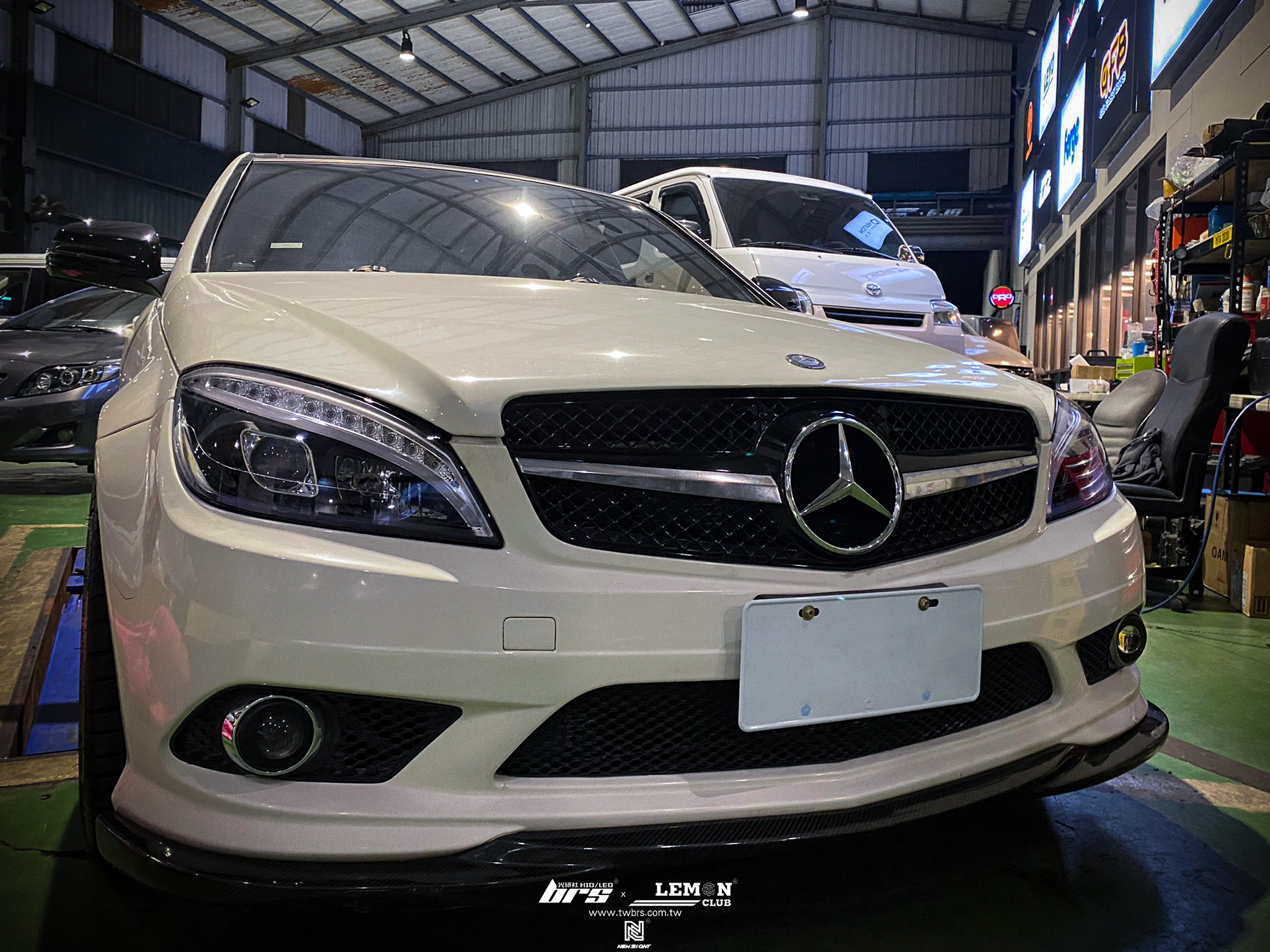 Benz W204 C300 安裝 仿205 流水LED方向燈大燈總成+四門前期導光LED尾燈