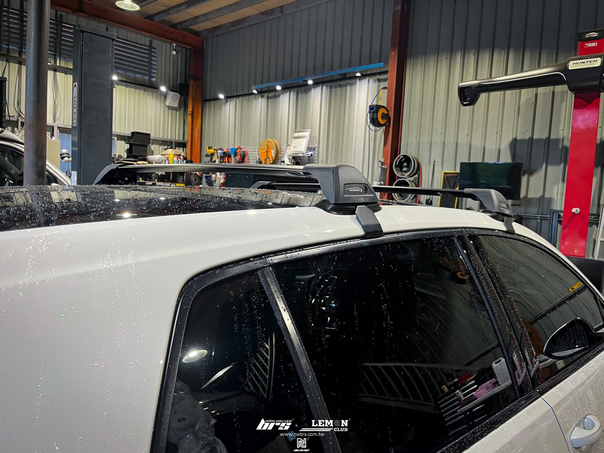 Volkswagen Golf 7 安裝 WHISPBAR 車頂橫桿