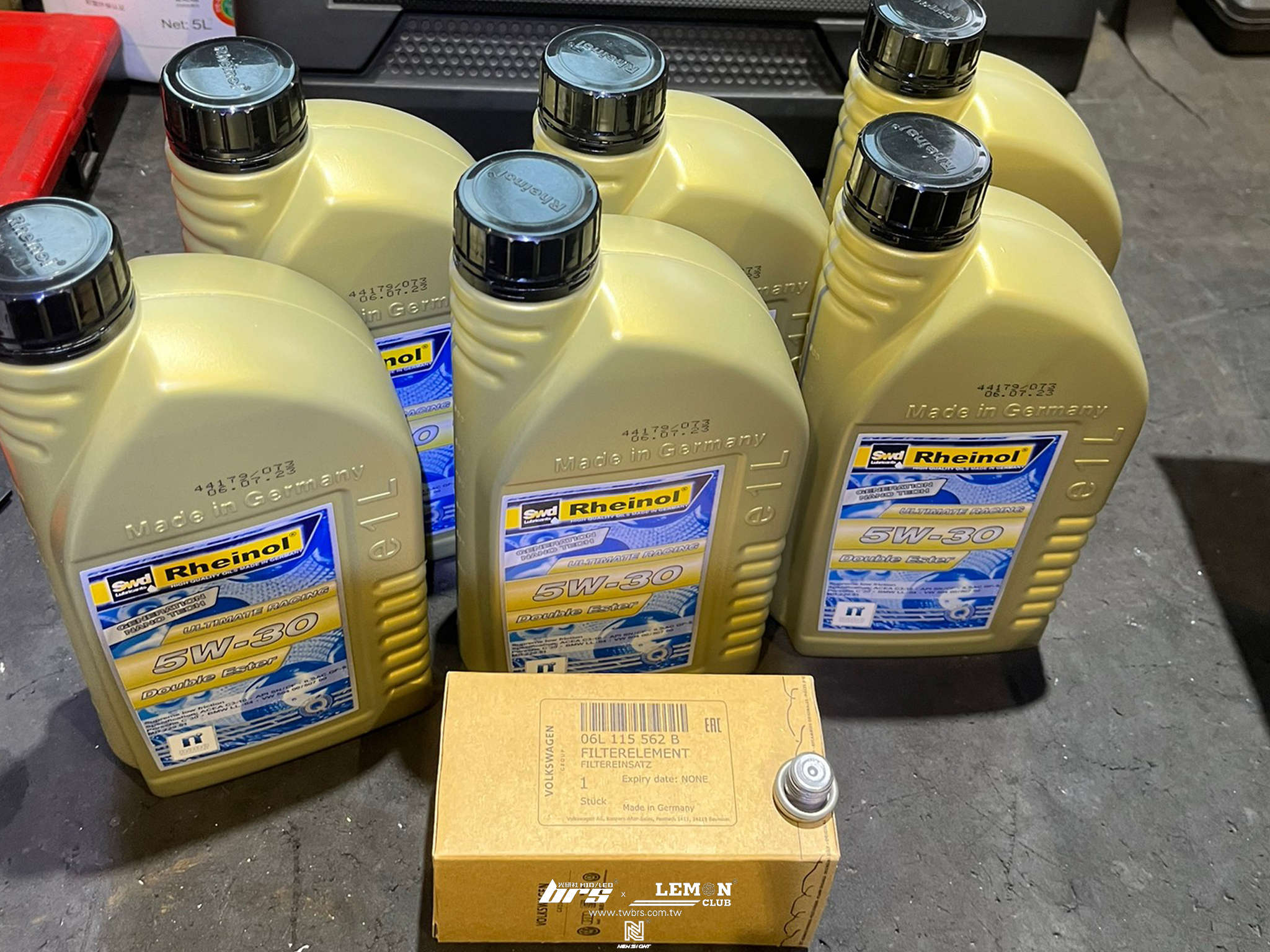 Skoda Superb 保養(Rheinol萊茵機油5W30+原廠機油芯+原廠洩油螺絲+原廠洩油螺絲墊片)