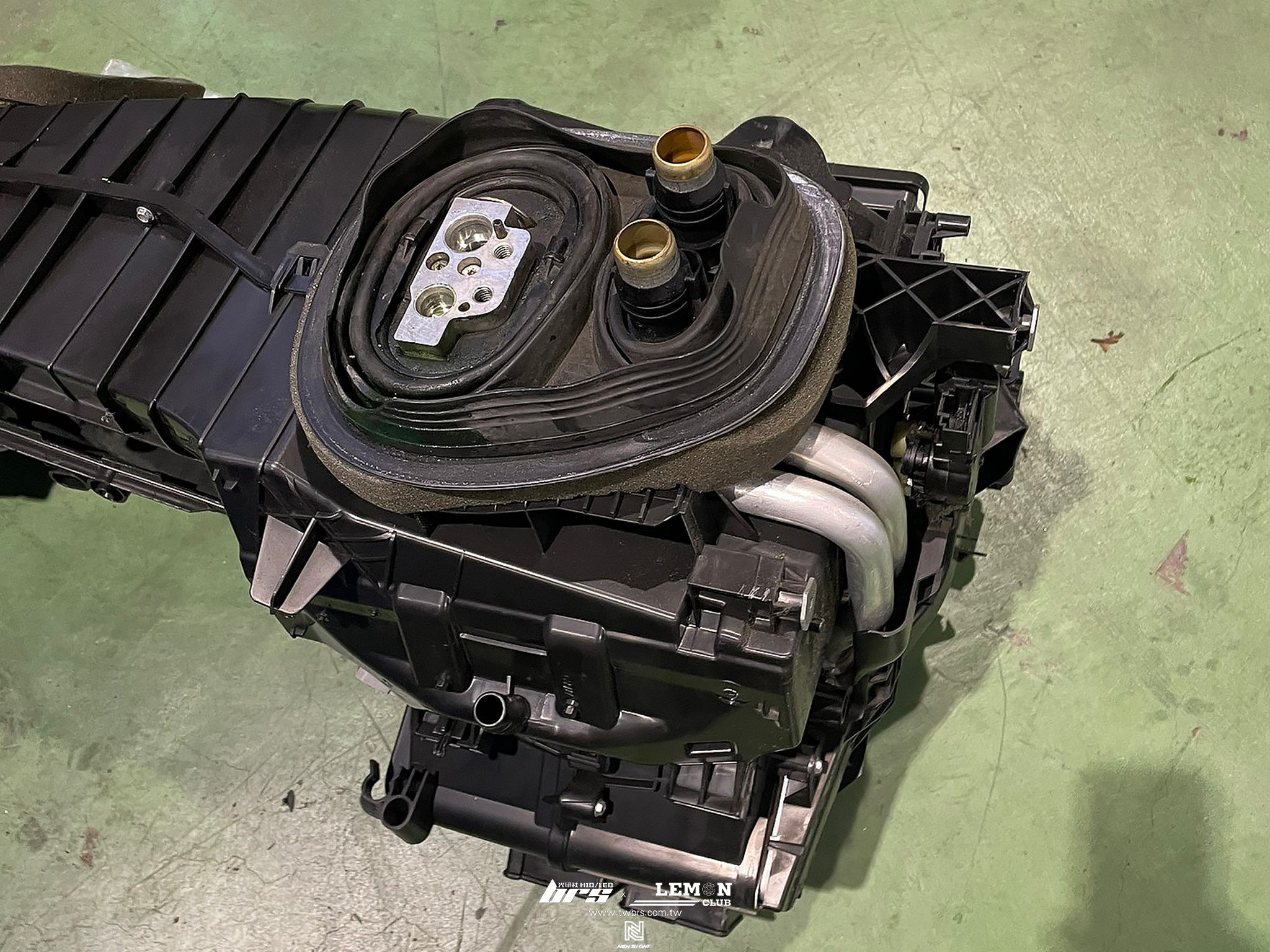 Volkswagen Caddy 保養(冷氣蒸發器+冷卻管)