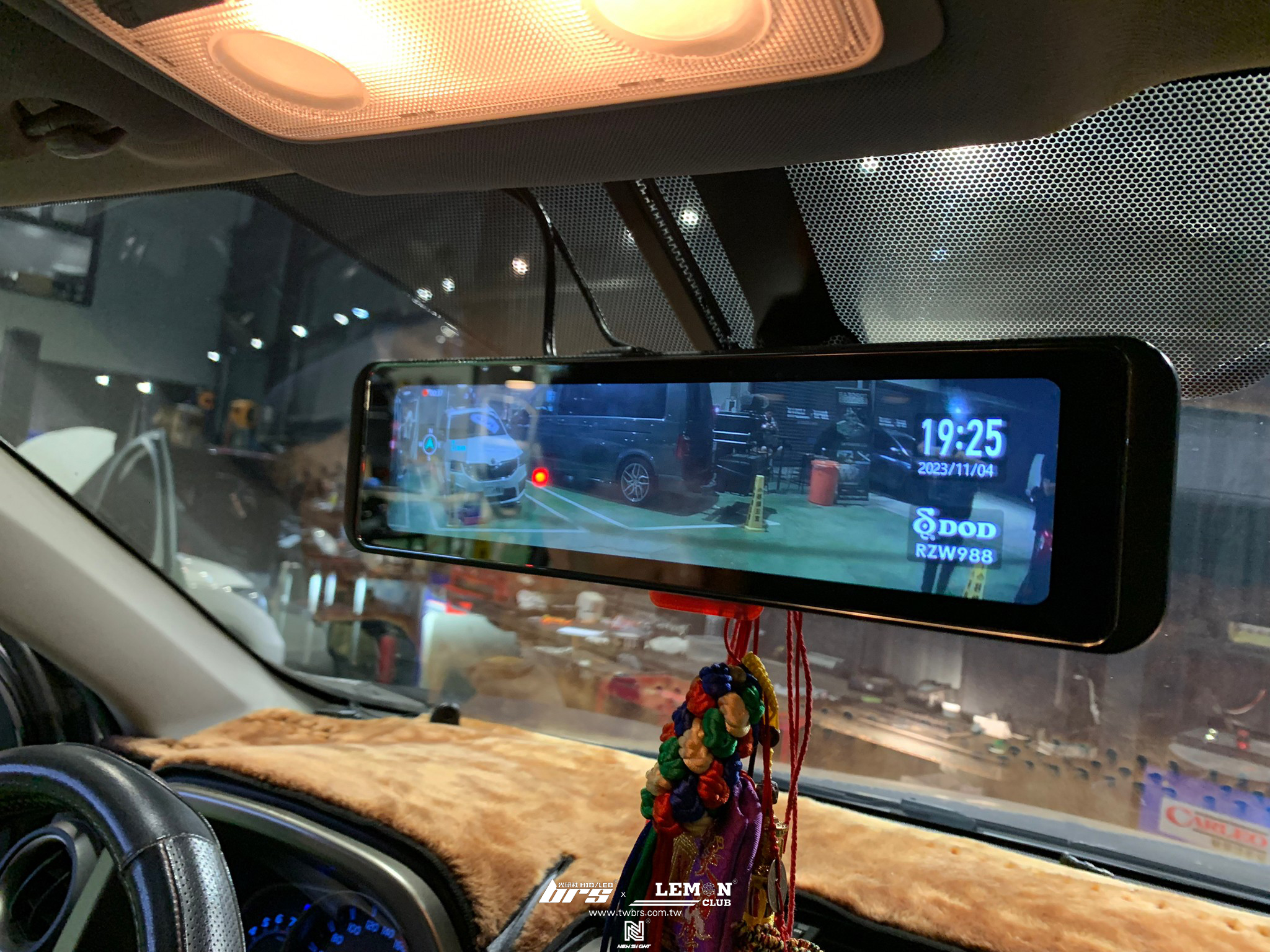 Toyota RAV4 安裝 DOD RZW988 後視鏡型行車紀錄器