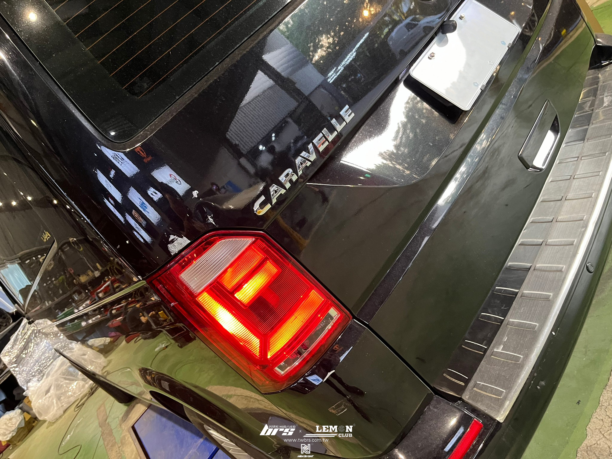 Volkswagen T6 安裝 左側後視鏡總成更換+左側尾燈更換