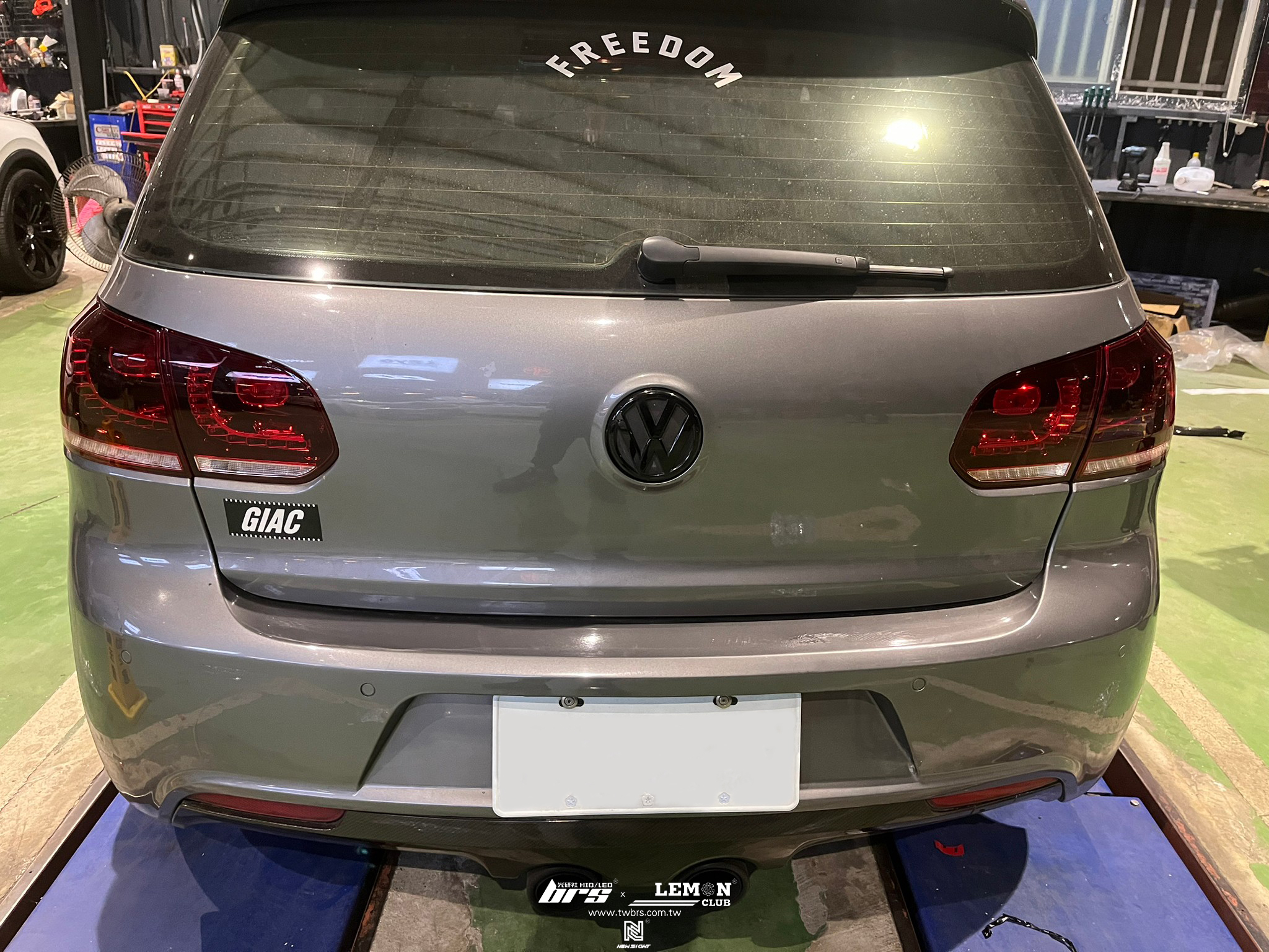 Volkswagen Golf 6 安裝 R20流水LED尾燈