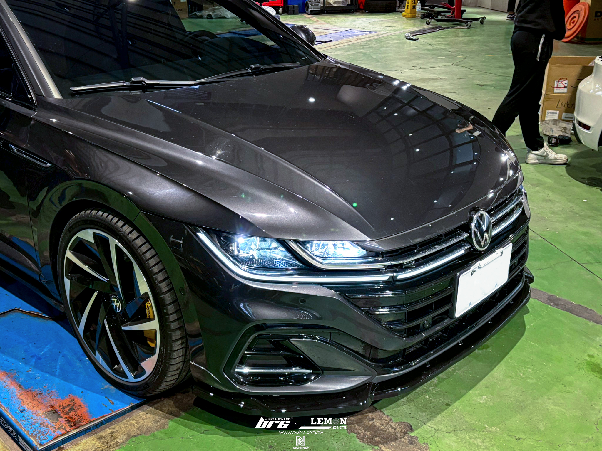 Volkswagen Arteon R-Line 安裝 類MAX前下巴