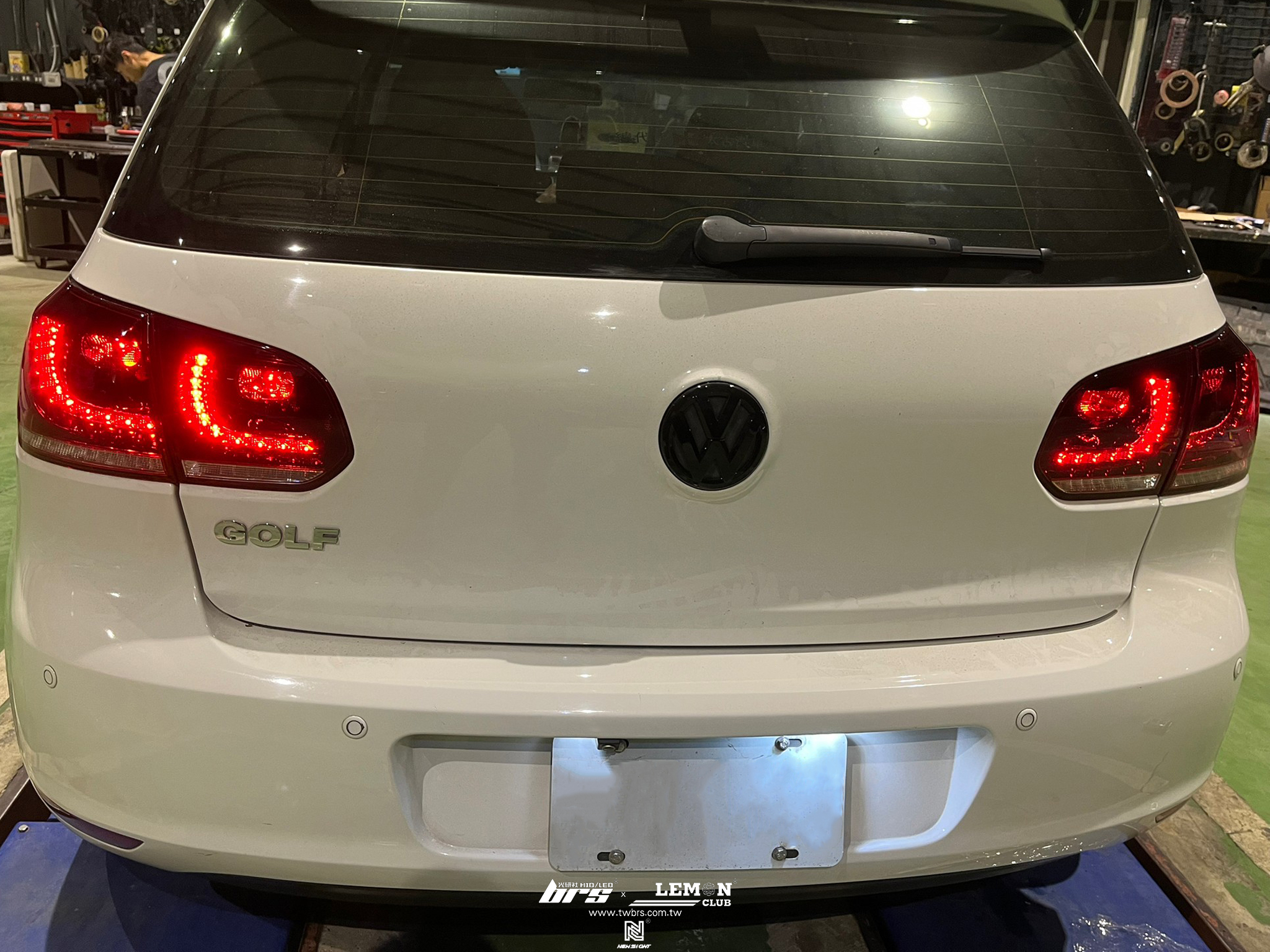 Volkswagen Golf 6 安裝 R20流水LED尾燈