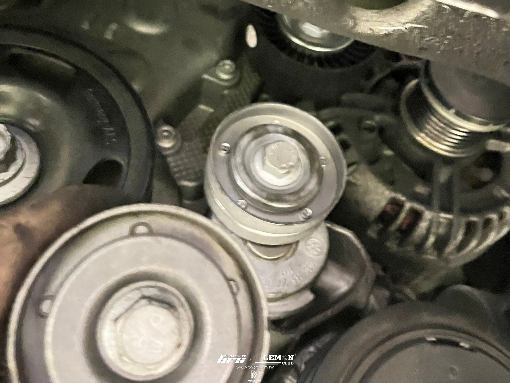 Volkswagen Golf 6 保養(原廠外皮帶更換+外皮帶惰輪更換