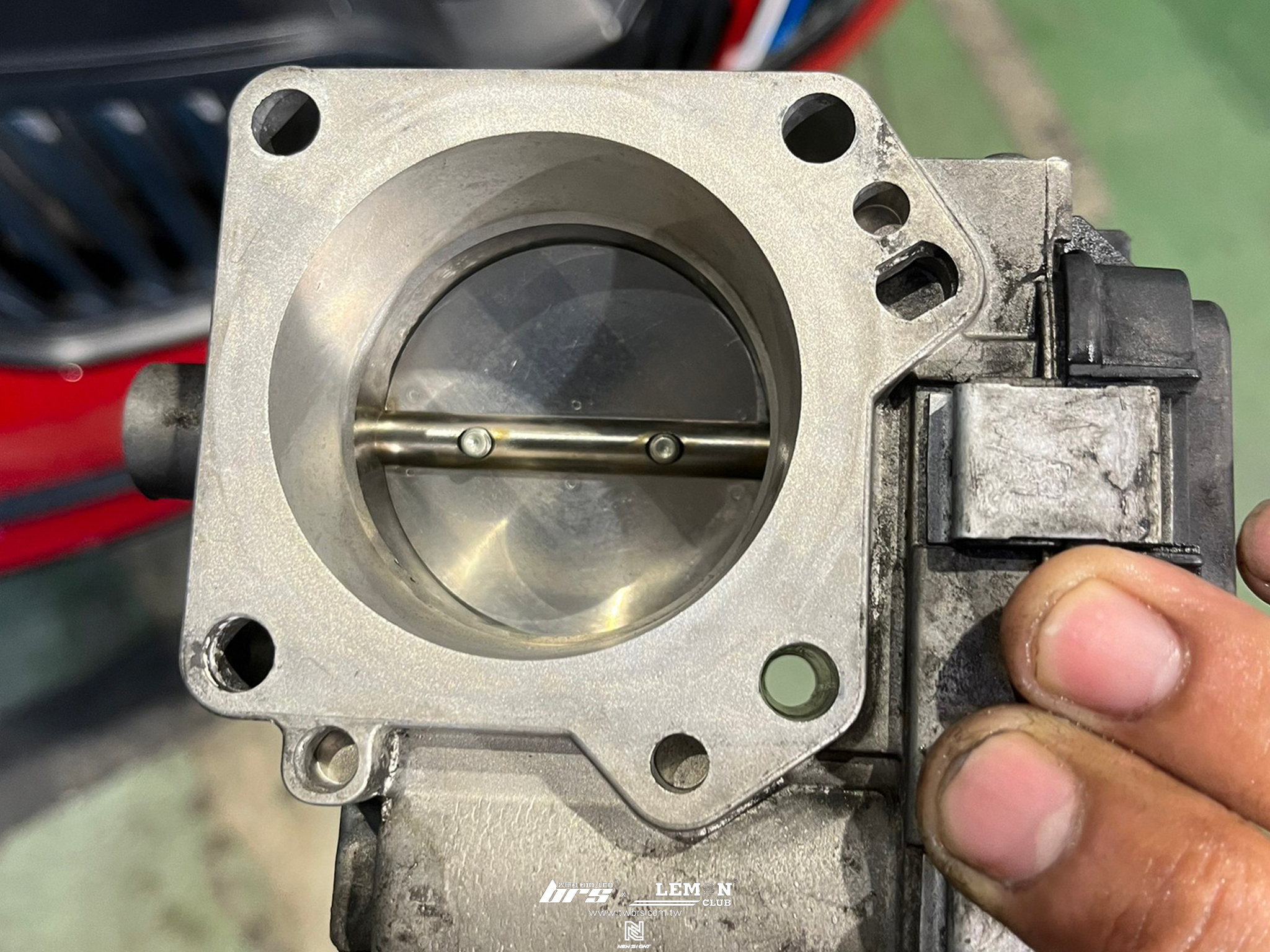 Skoda Rapid 保養(德國Rheinol萊茵機油5W30+原廠機油芯+原廠洩油螺絲+原廠洩油螺絲墊片+原廠G12水箱精+原廠火星塞+DOT4號剎車油)+節氣門清洗