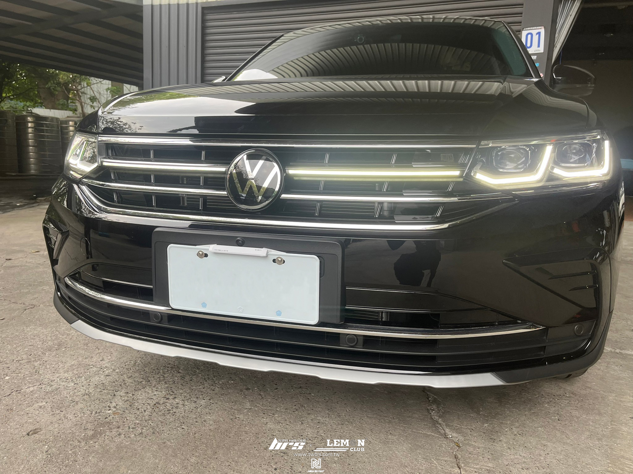 Volkswagen New Tiguan 安裝 原廠亮黑水箱罩