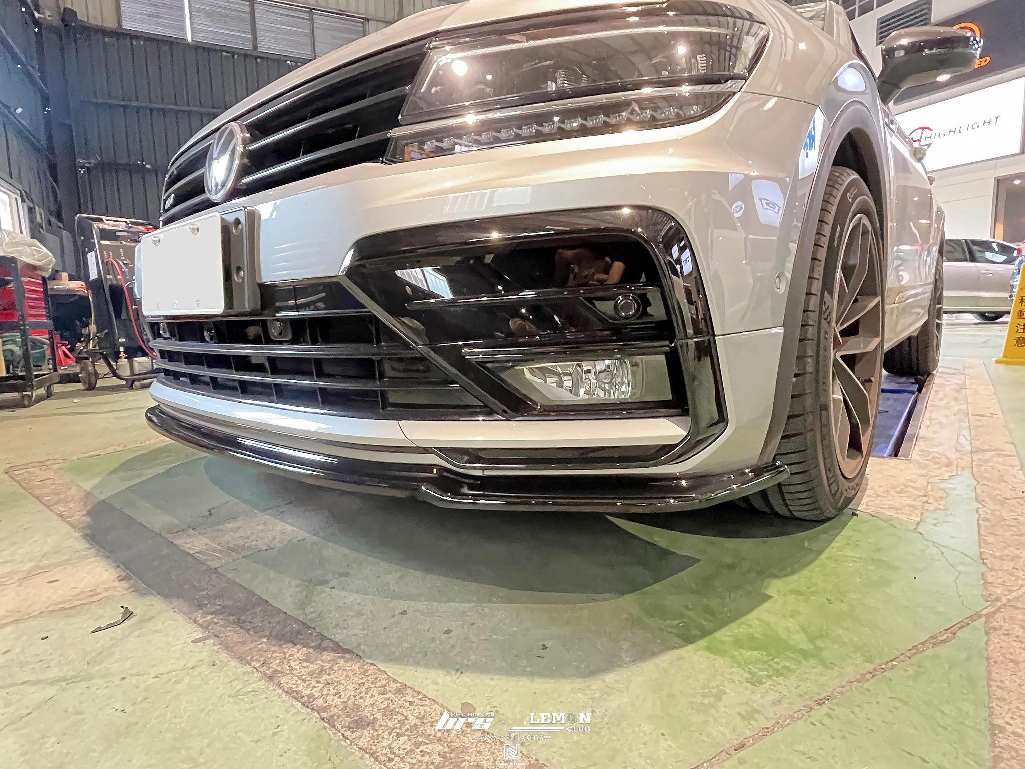 Volkswagen New Tiguan R-Line 安裝 類MAX前下巴
