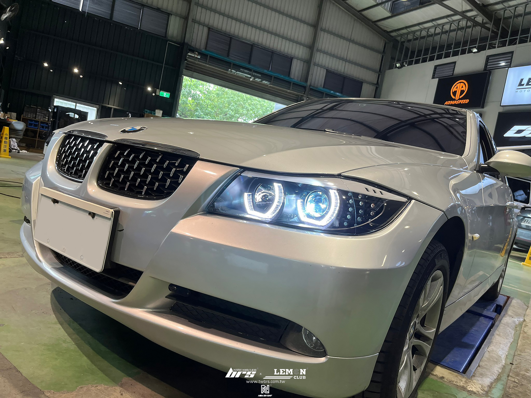 BMW E90 安裝 黑底款魚眼大燈總成+大燈35W 6000K HID