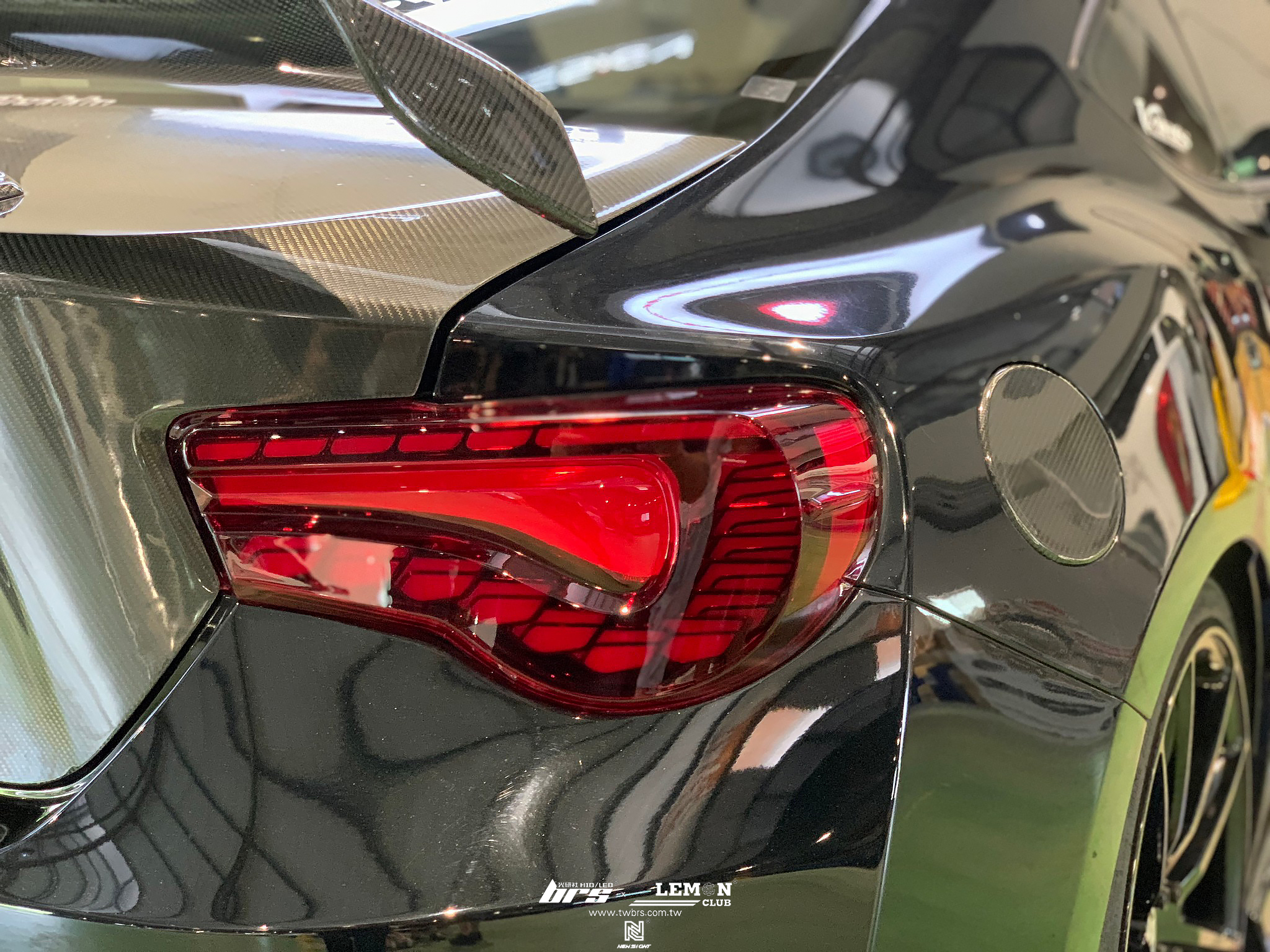 Toyota 86 安裝 龍鱗尾燈