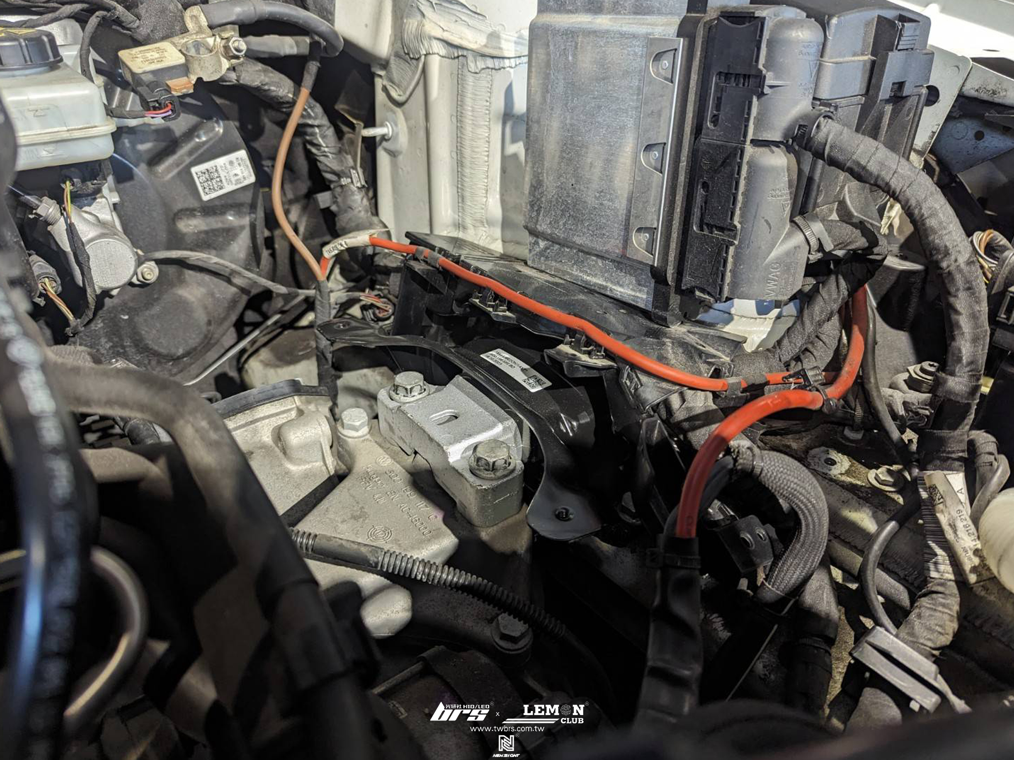 Skoda Octavia 保養(原廠引擎腳更換+原廠變速箱腳更換)