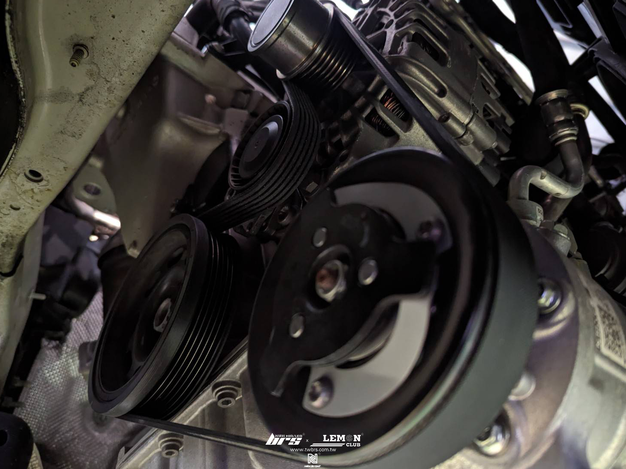 Skoda Octavia 保養(萊茵機油5W30+原廠機油芯+原廠洩油螺絲+原廠洩油螺絲墊片+原廠火星塞+原廠變速箱油+原廠閥體油+原廠G12水香精+原廠進氣濾芯+奈米銀抗菌活性碳冷氣濾芯+DOT4