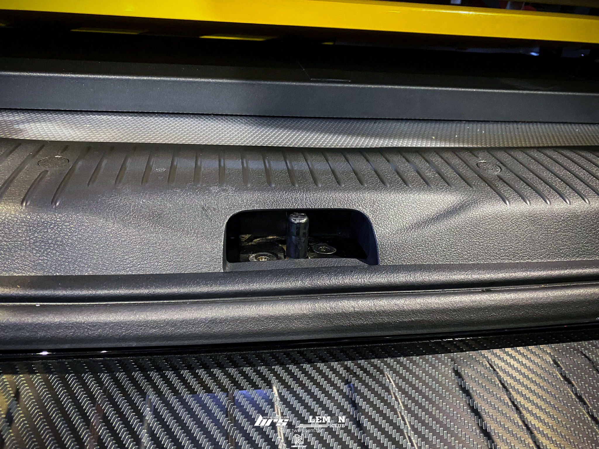 Volkswagen T6.1 安裝 原廠電吸尾門套件