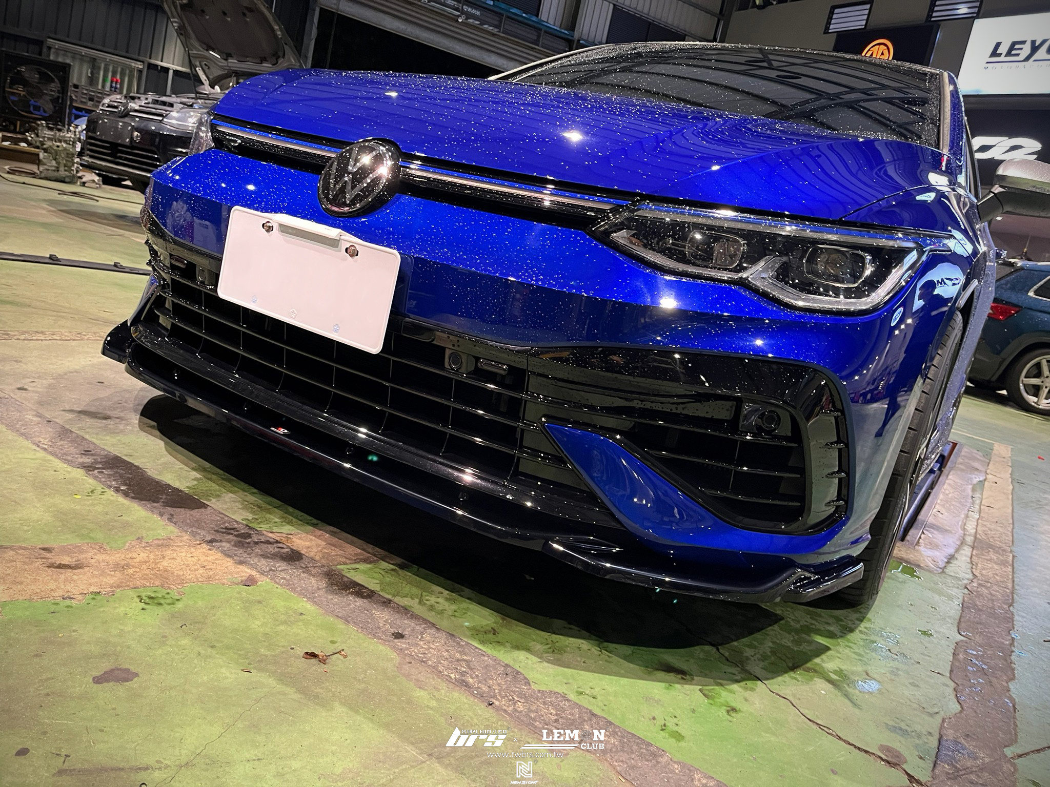 Volkswagen Golf 8 R 安裝 Maxton前下巴+Maxton後下包角