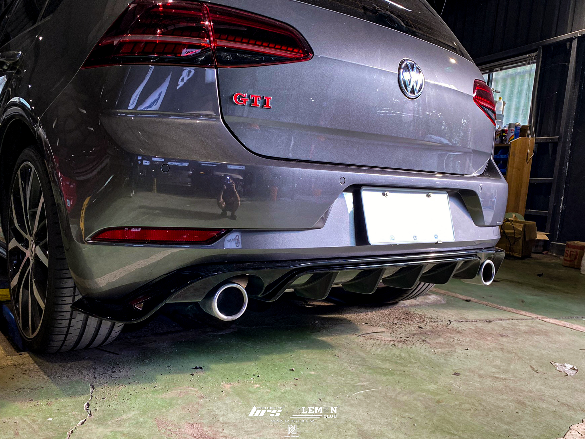 Volkswagen Golf 7.5 安裝 前黑標+類O尾翼+副廠TCR後下擾流+Leyo後雨刷移除塞