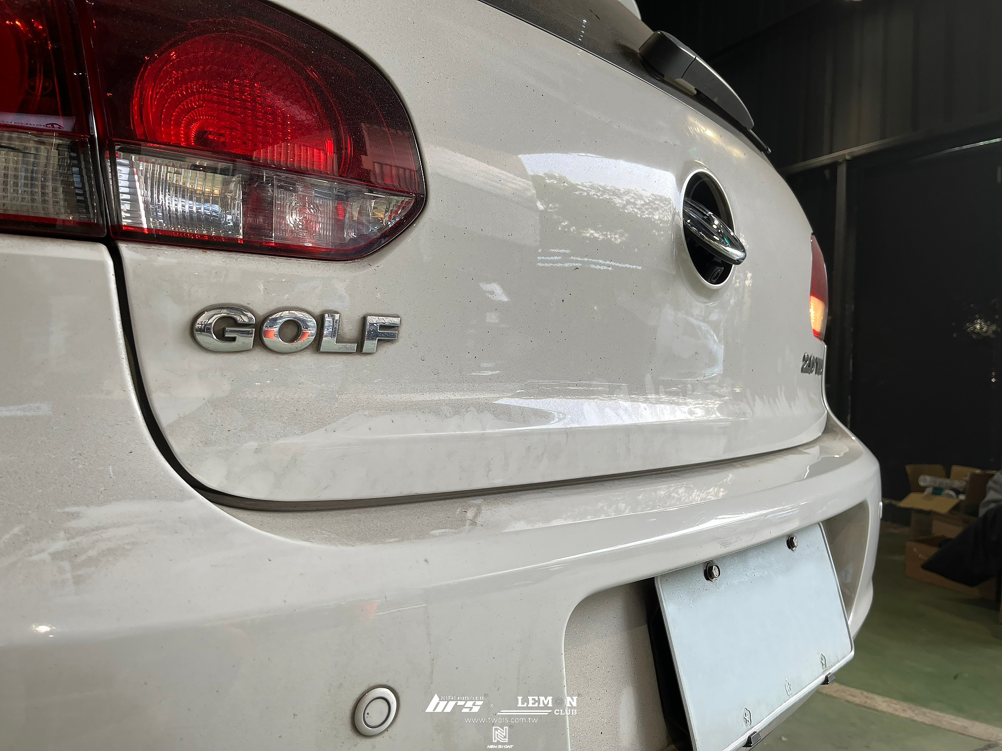 Volkswagen Golf 6 安裝 MIB 187B更新版音響主機+倒車翻蓋鏡頭(軌跡版)