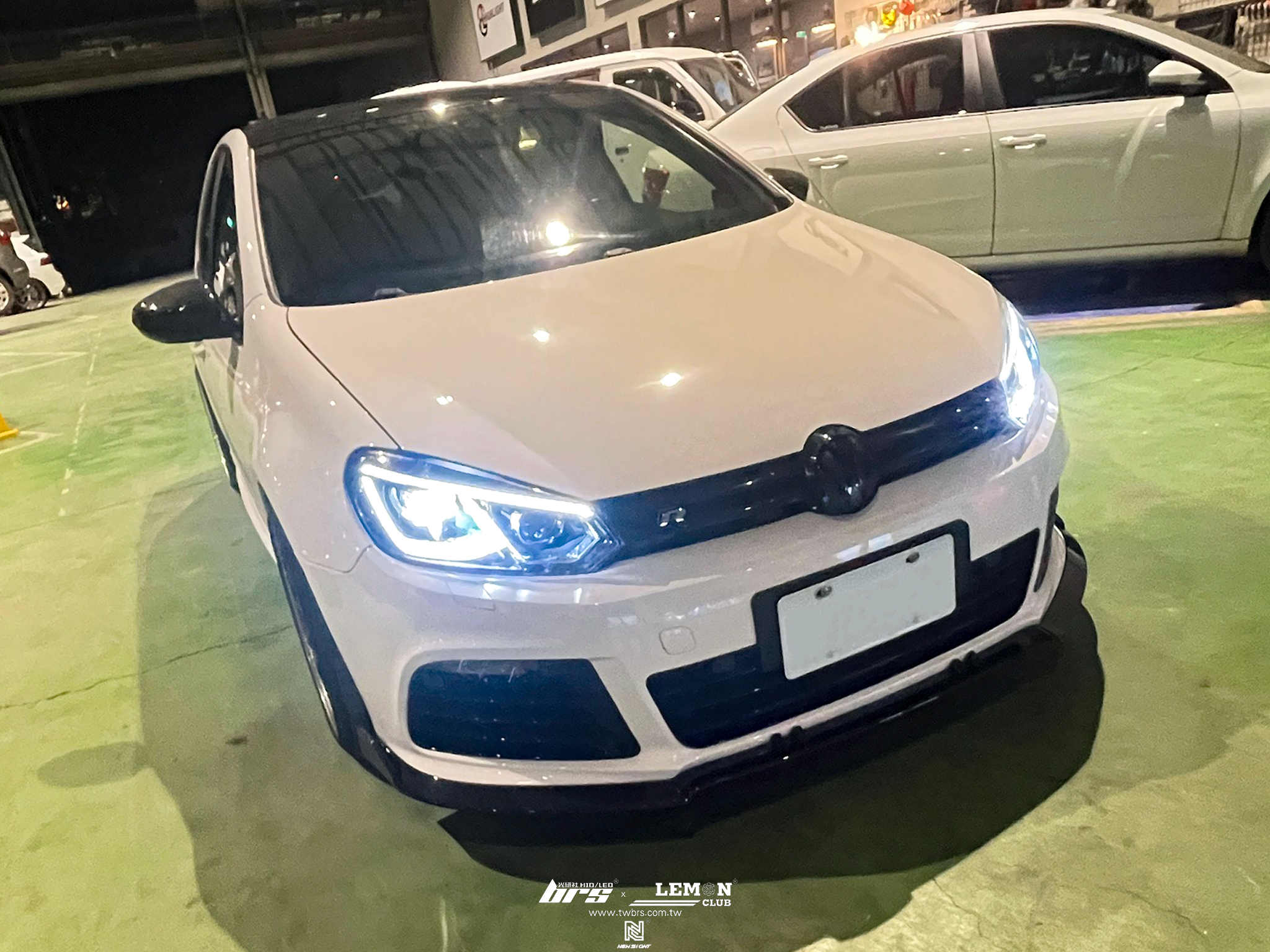 Volkswagen Golf 6 安裝 6改8LED大燈總成