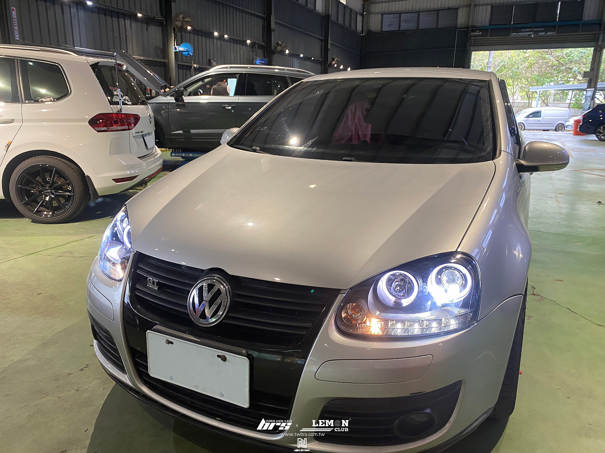 Volkswagen Golf 5 安裝 魚眼大燈總成