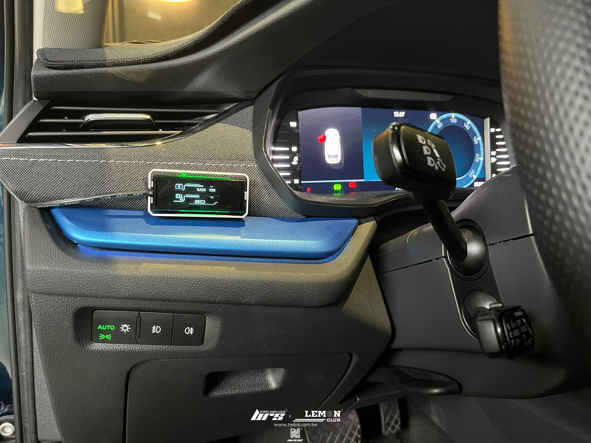 Skoda Octavia 安裝 Shadow 多功能顯示器