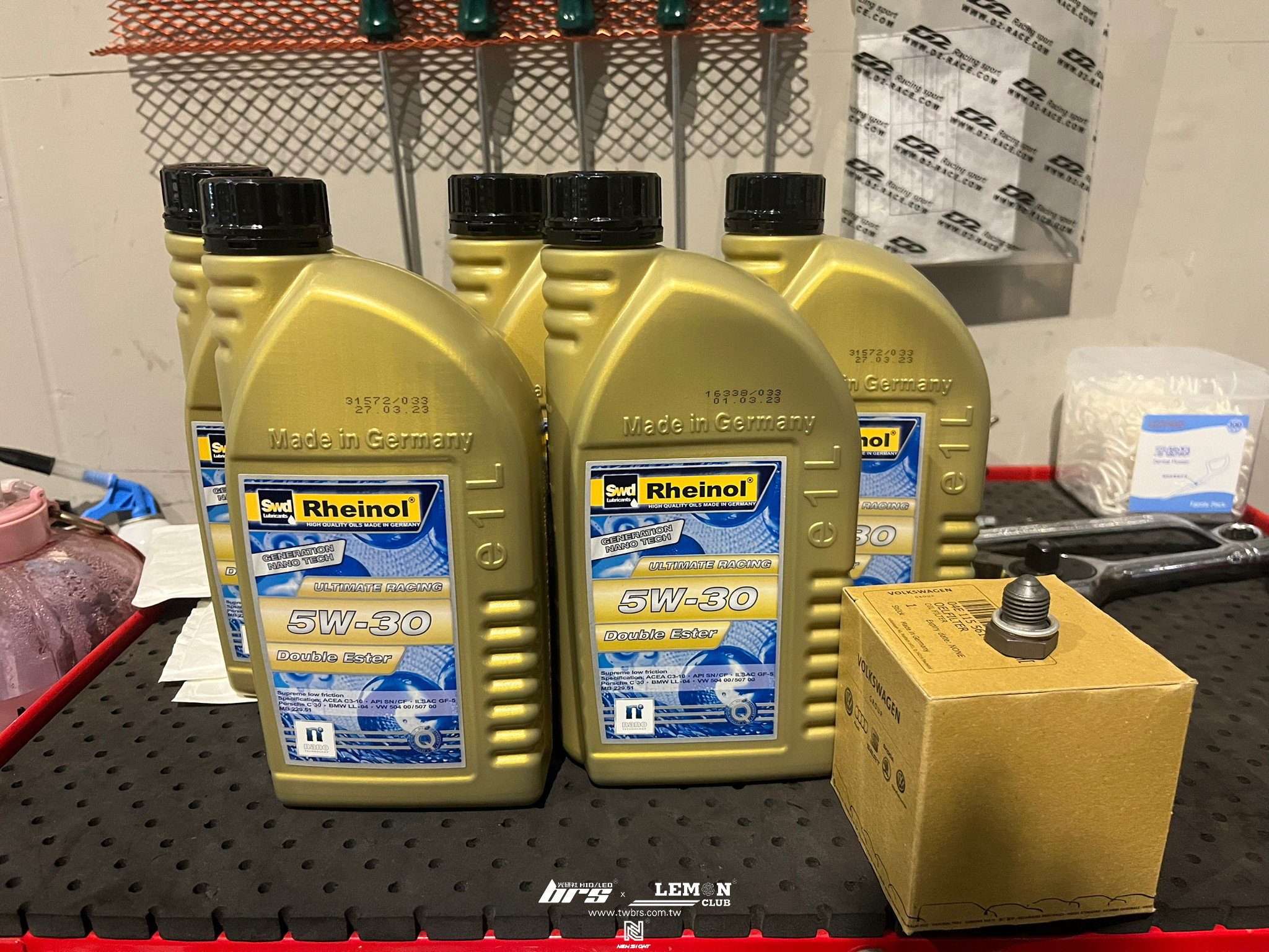 Volkswagen Touran 保養(萊茵機油5W30+原廠機油芯+原廠洩油螺絲+墊片)