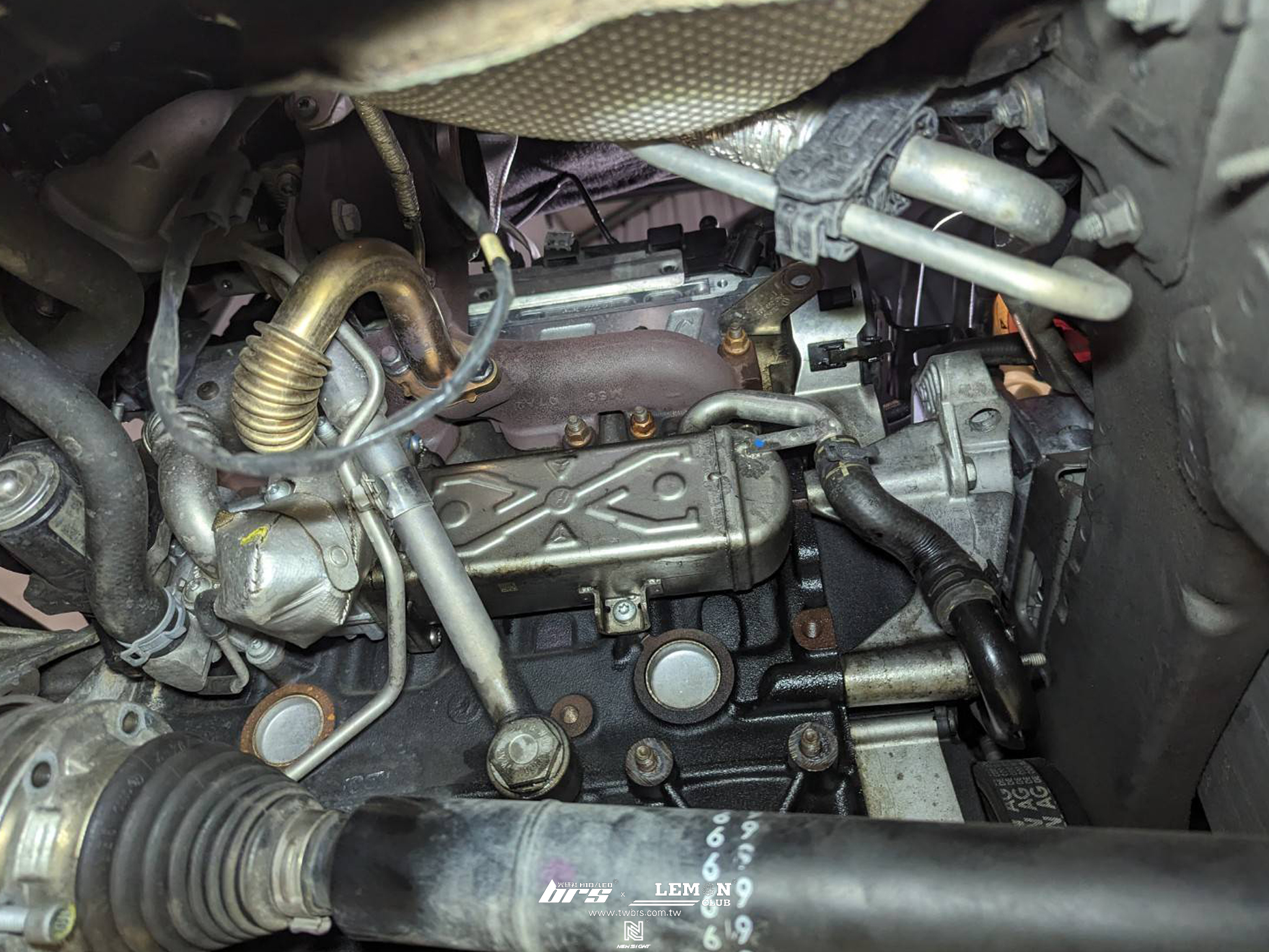 Volkswagen Touran 保養(原廠引擎腳更換+原廠變速箱腳更換+工字樑襯套)+DPF脈衝式清洗+HUNTER 3D電腦前輪定位