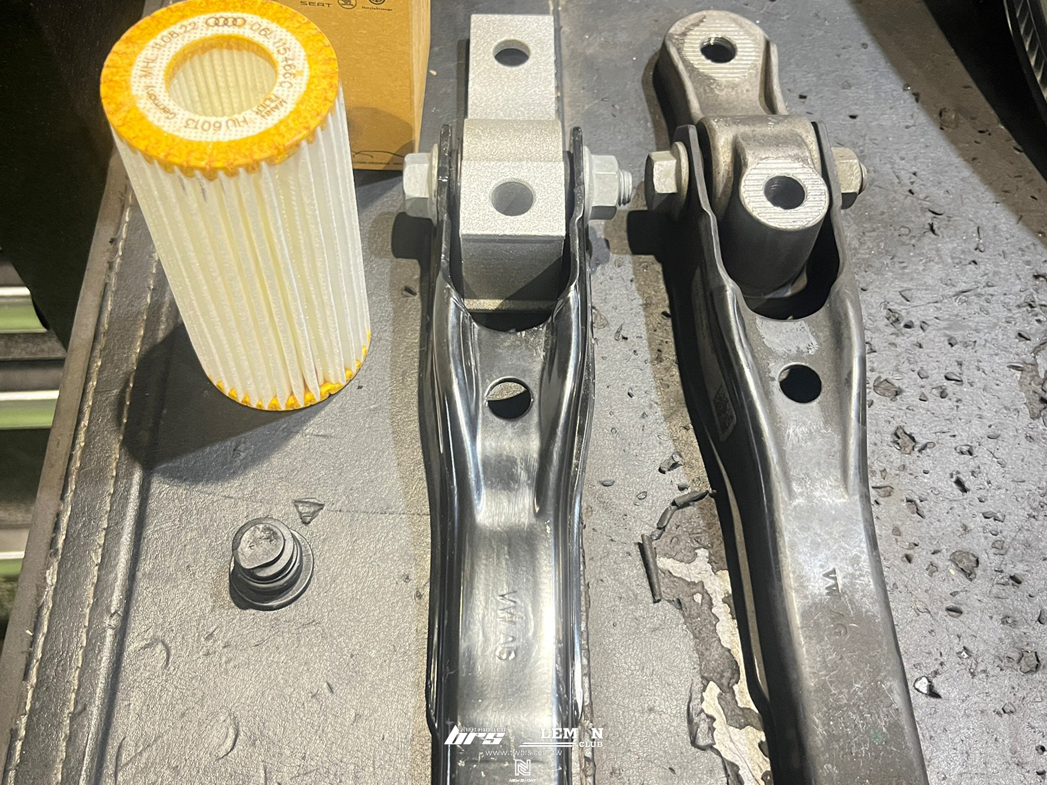 Skoda Octavia 保養(原廠機油芯+原廠洩油螺絲)+引擎支架