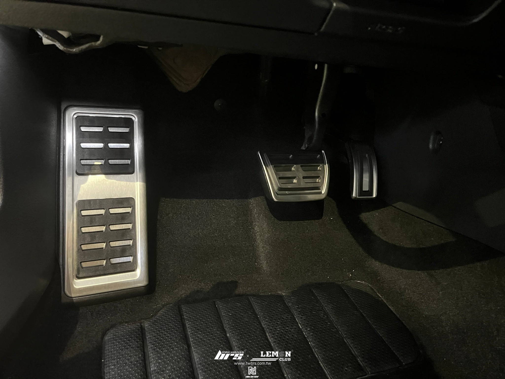 Volkswagen Golf 7.5 安裝 MQB三件式鋁合金踏板