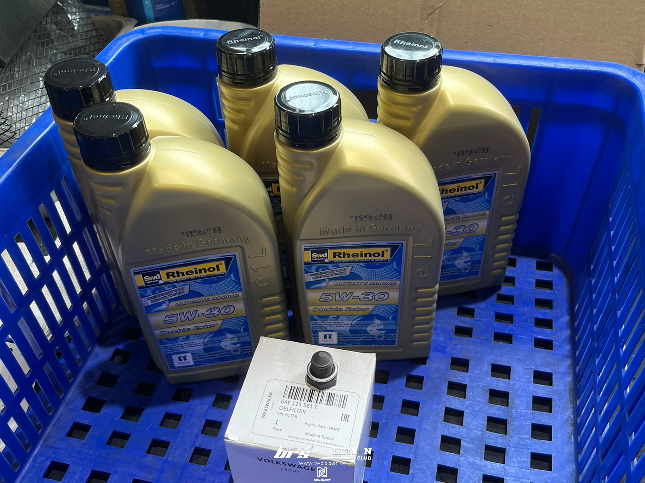 Volkswagen Golf 7 Variant 保養(德國Rheinol萊茵機油5W30+原廠機油芯+原廠洩油螺絲+原廠洩油螺絲墊片)