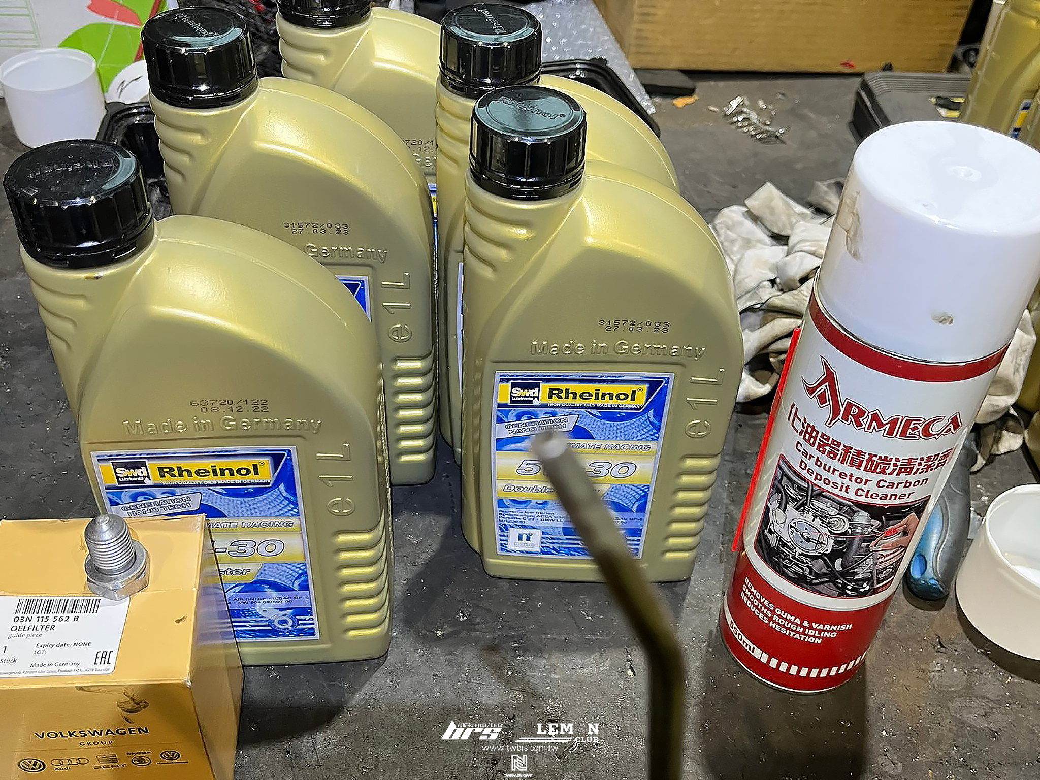 Volkswagen Caddy 保養(萊茵機油5W30+原廠洩油螺絲+墊片+化油器積碳清潔)