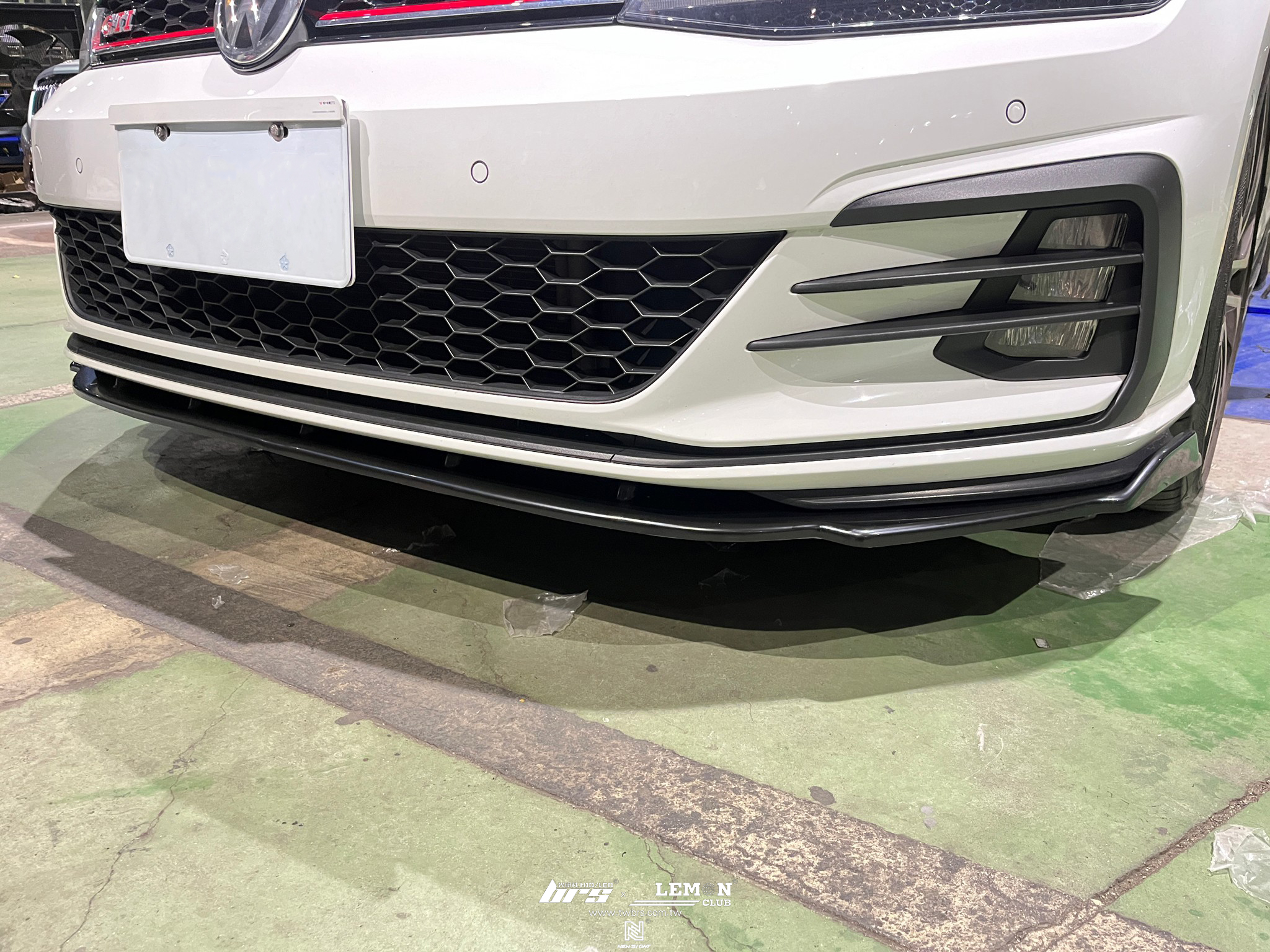 Volkswagen Golf 7.5 GTI 安裝 類MAX前下巴+TCR專用類MAX後下擾流